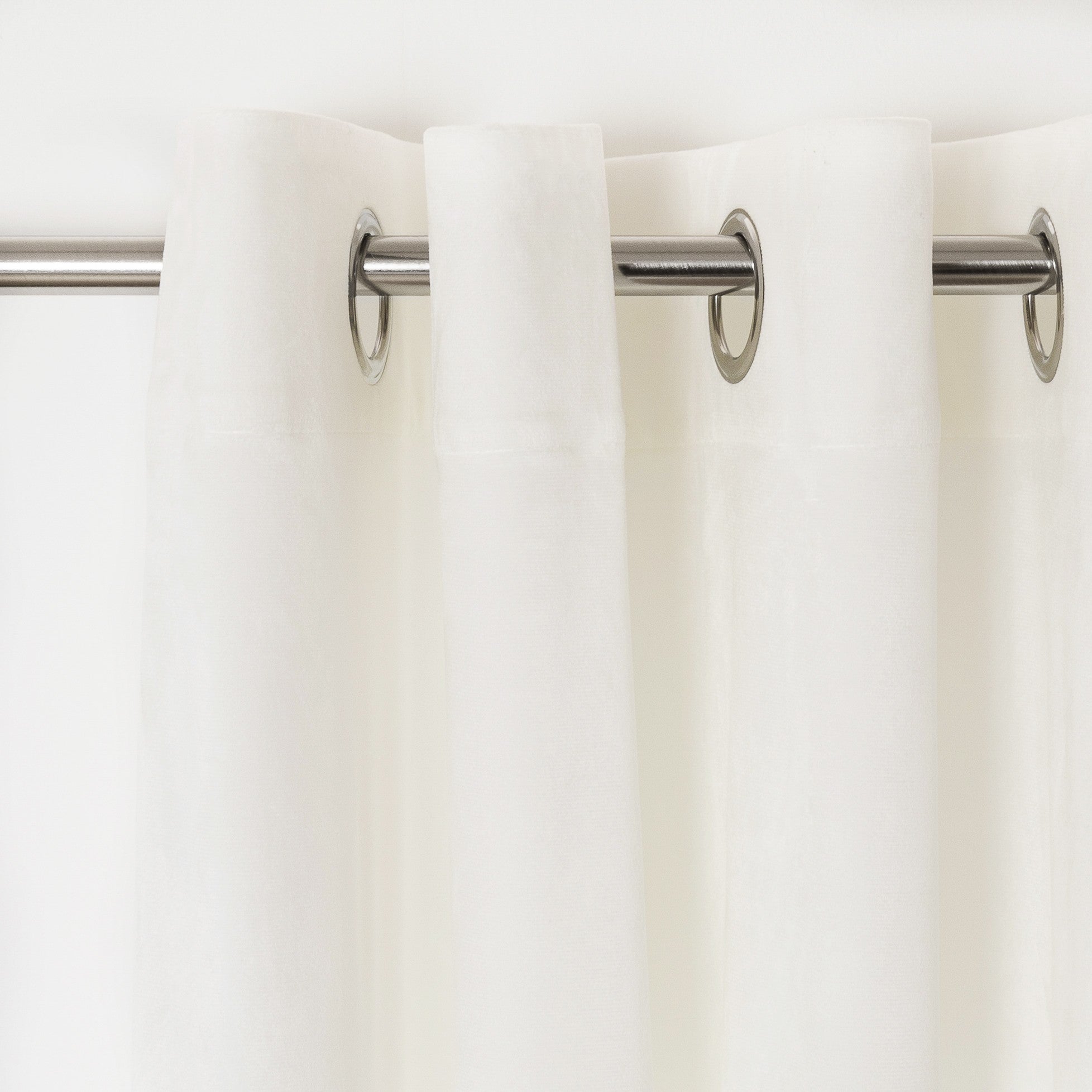 Cortina nova, veludo branco