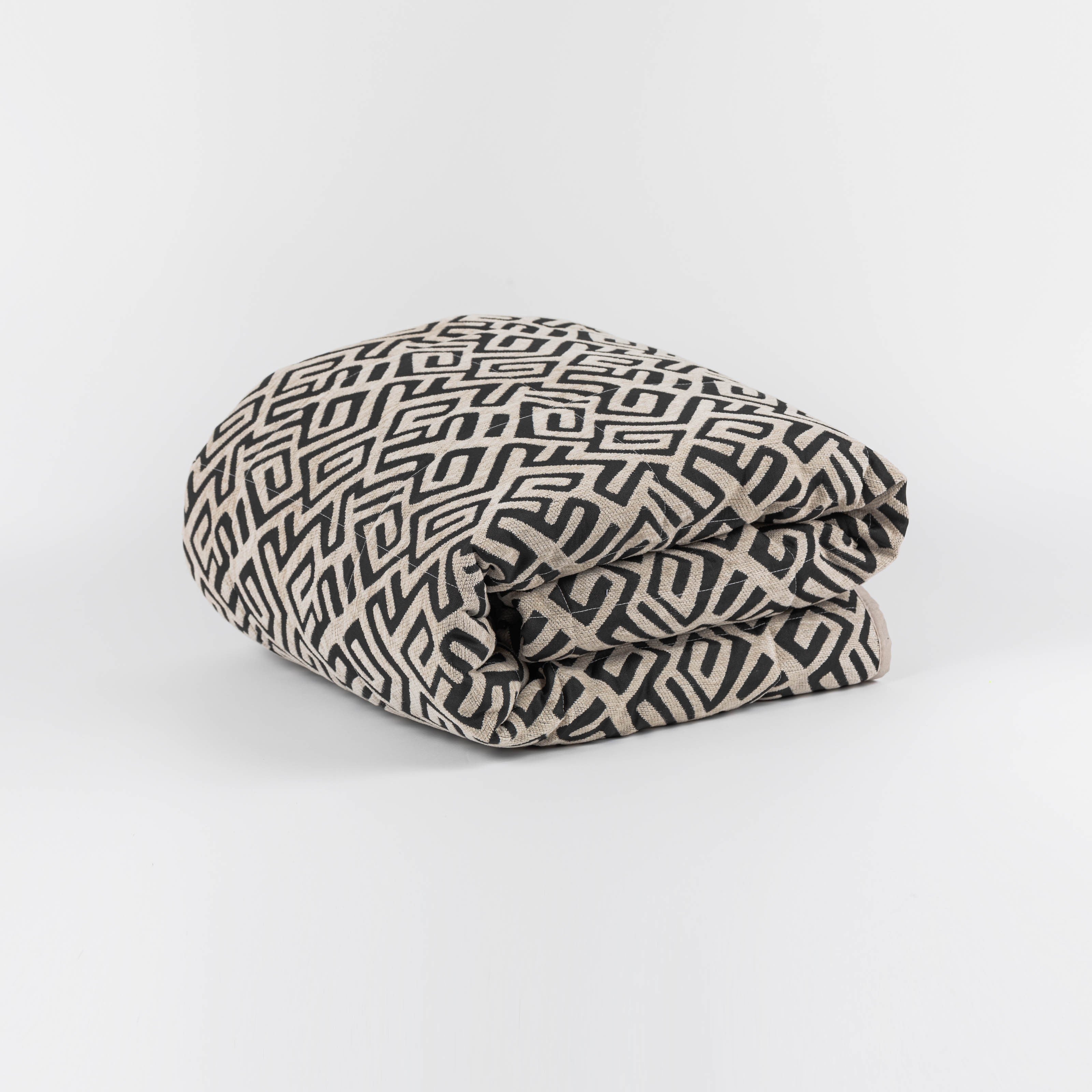 Colcha Arzai em chenille jacquard bege - preto - 120g