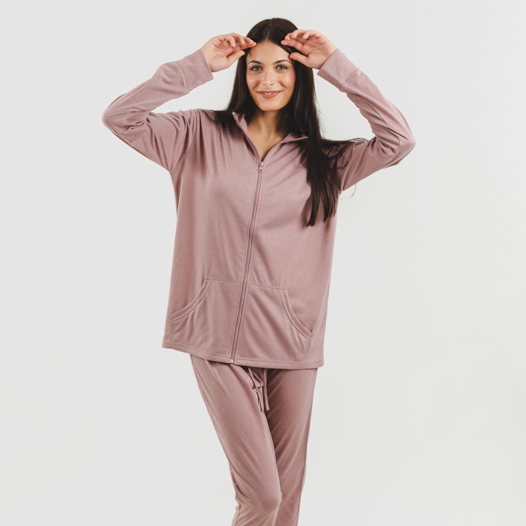 Conjunto de treino feminino lilás com jaqueta e zíper.