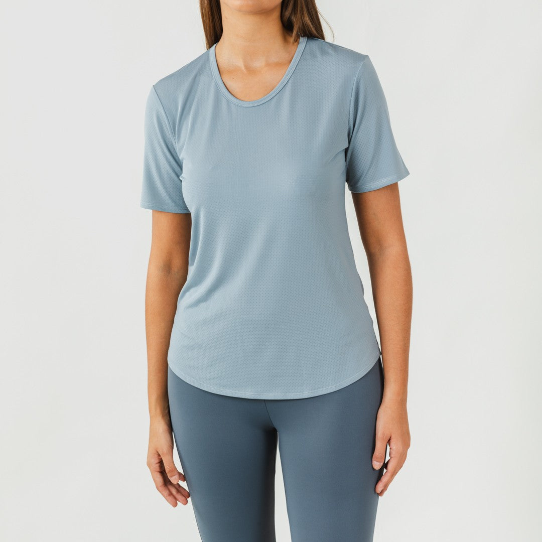 Conjunto esportivo feminino de leggings compridas em tons de índigo claro/escuro.