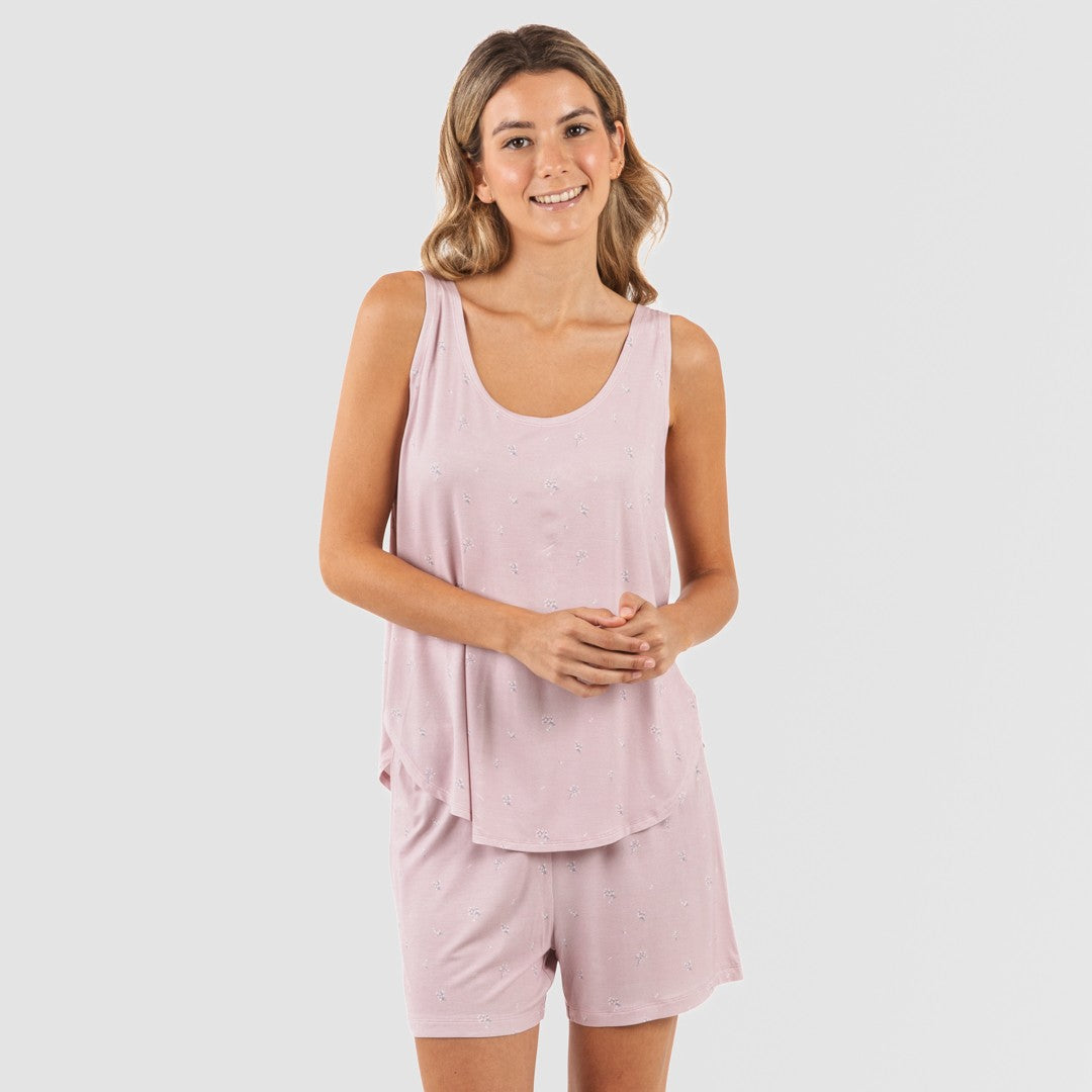 Pijama feminino Melanie em viscose cor malva com suspensórios.