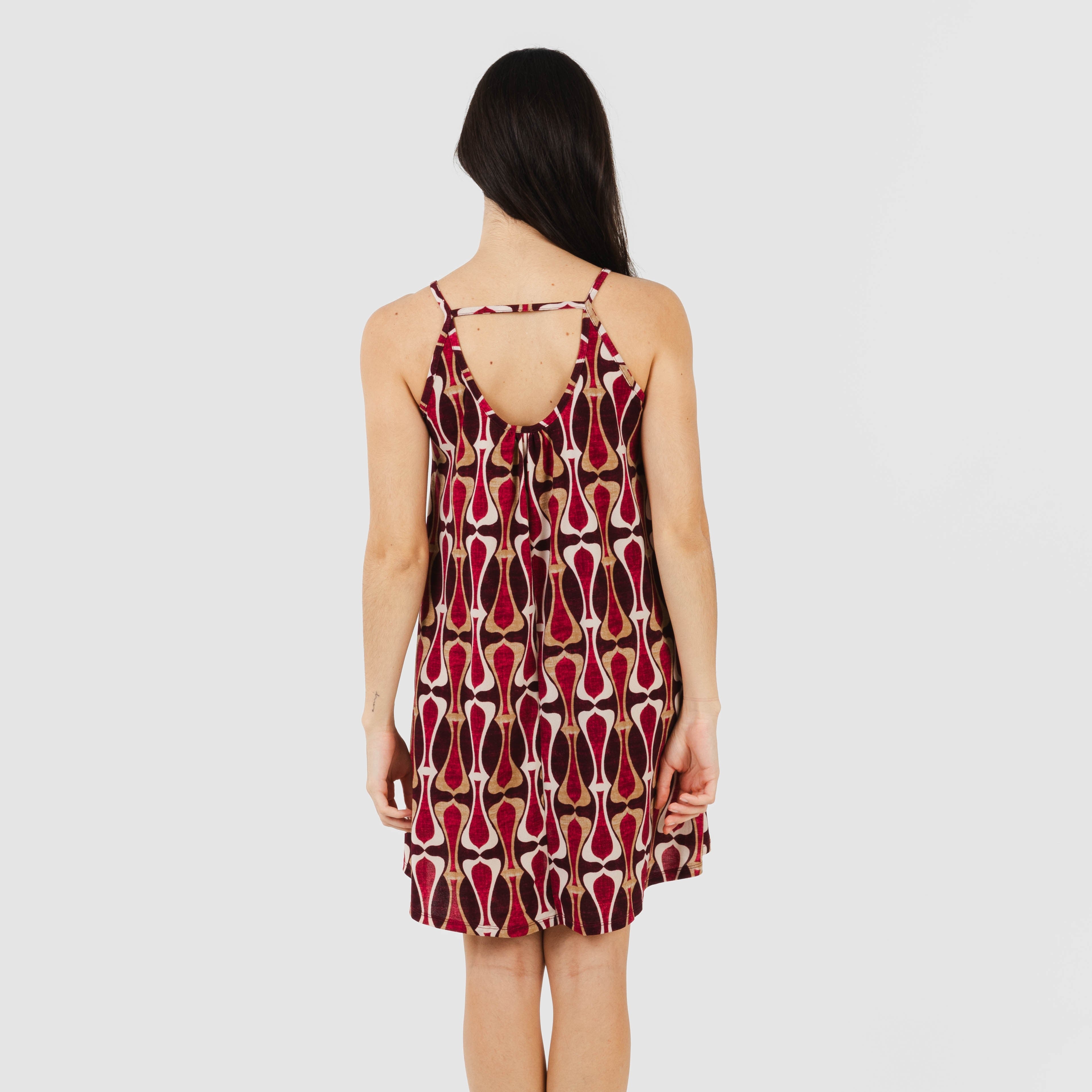 Vestido curto tomara que caia em crepe bordô da Castelar