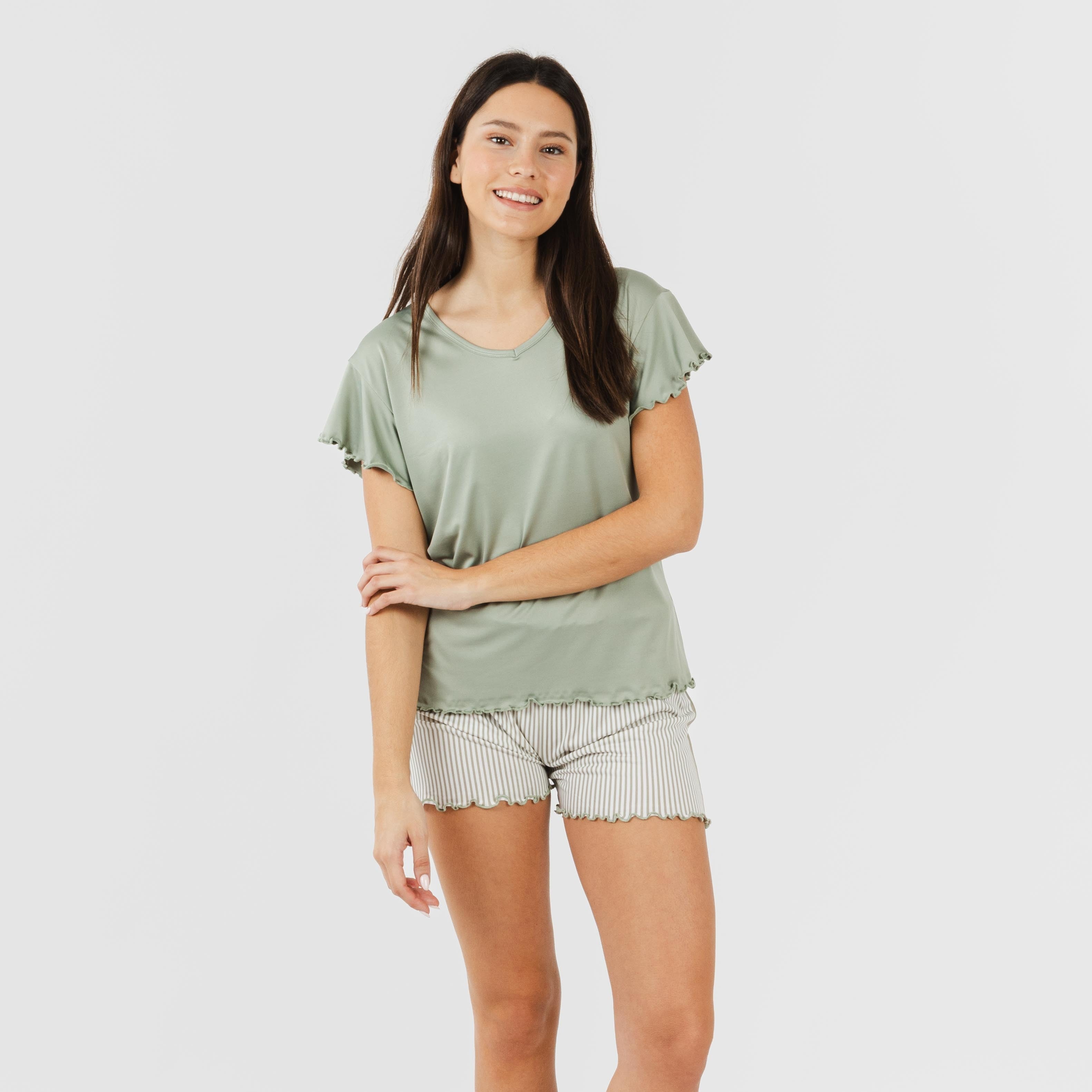Pijama feminino de manga curta e tecido macio, estilo caça com listras verde-Lea.
