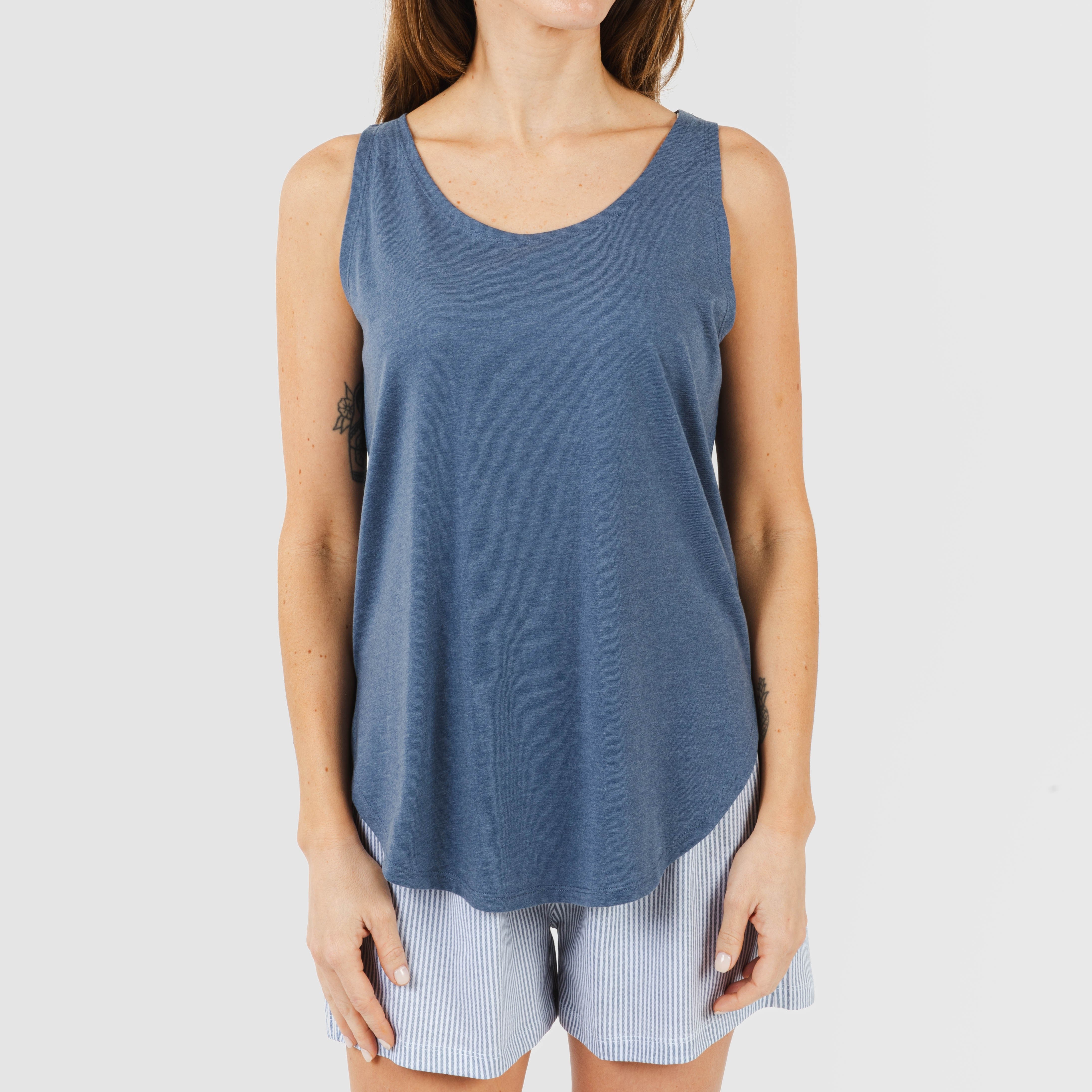 Pijama curto de algodão, listrado em índigo.