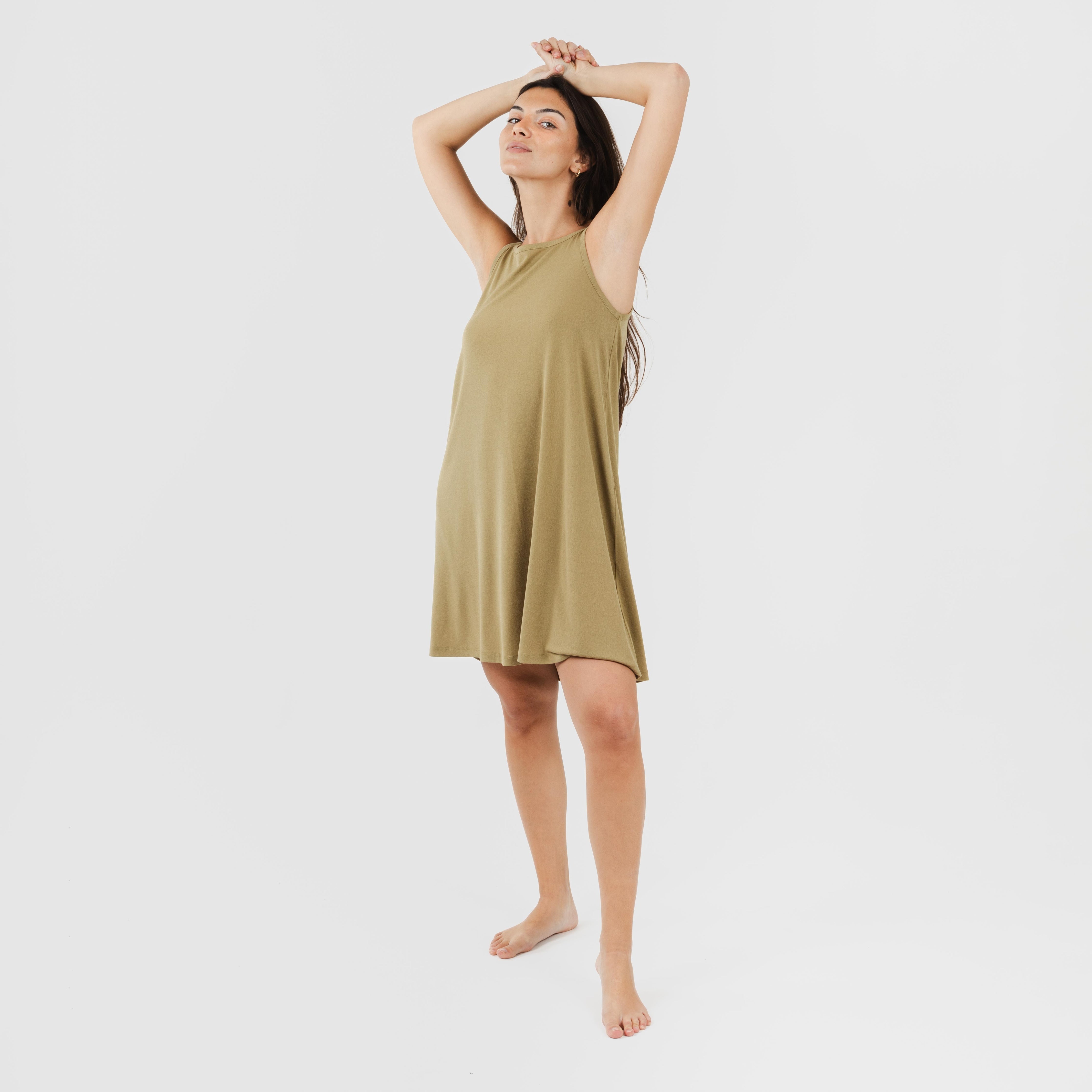 Vestido curto de crepe com alças