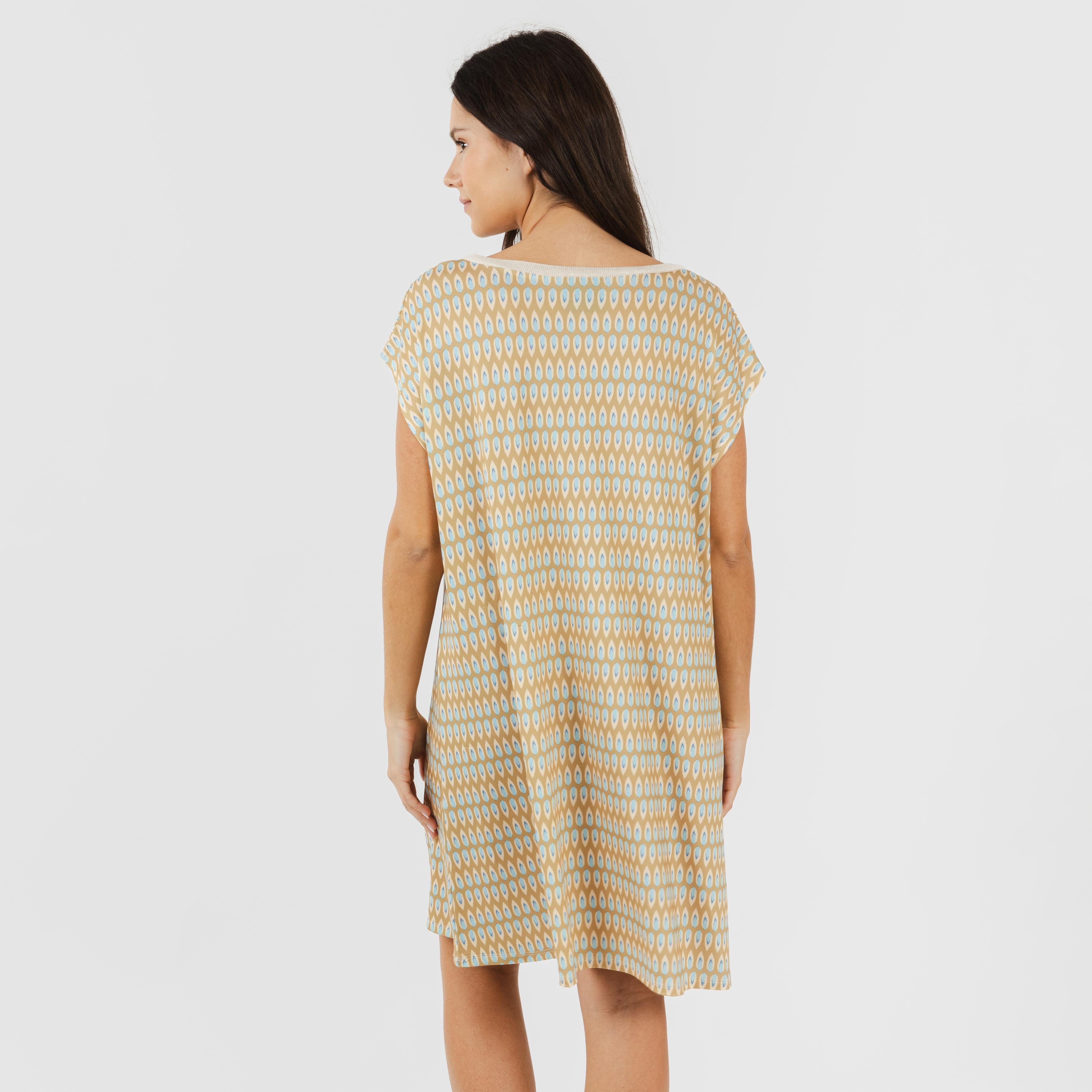 Vestido curto de mangas curtas e fluidas na cor areia menta