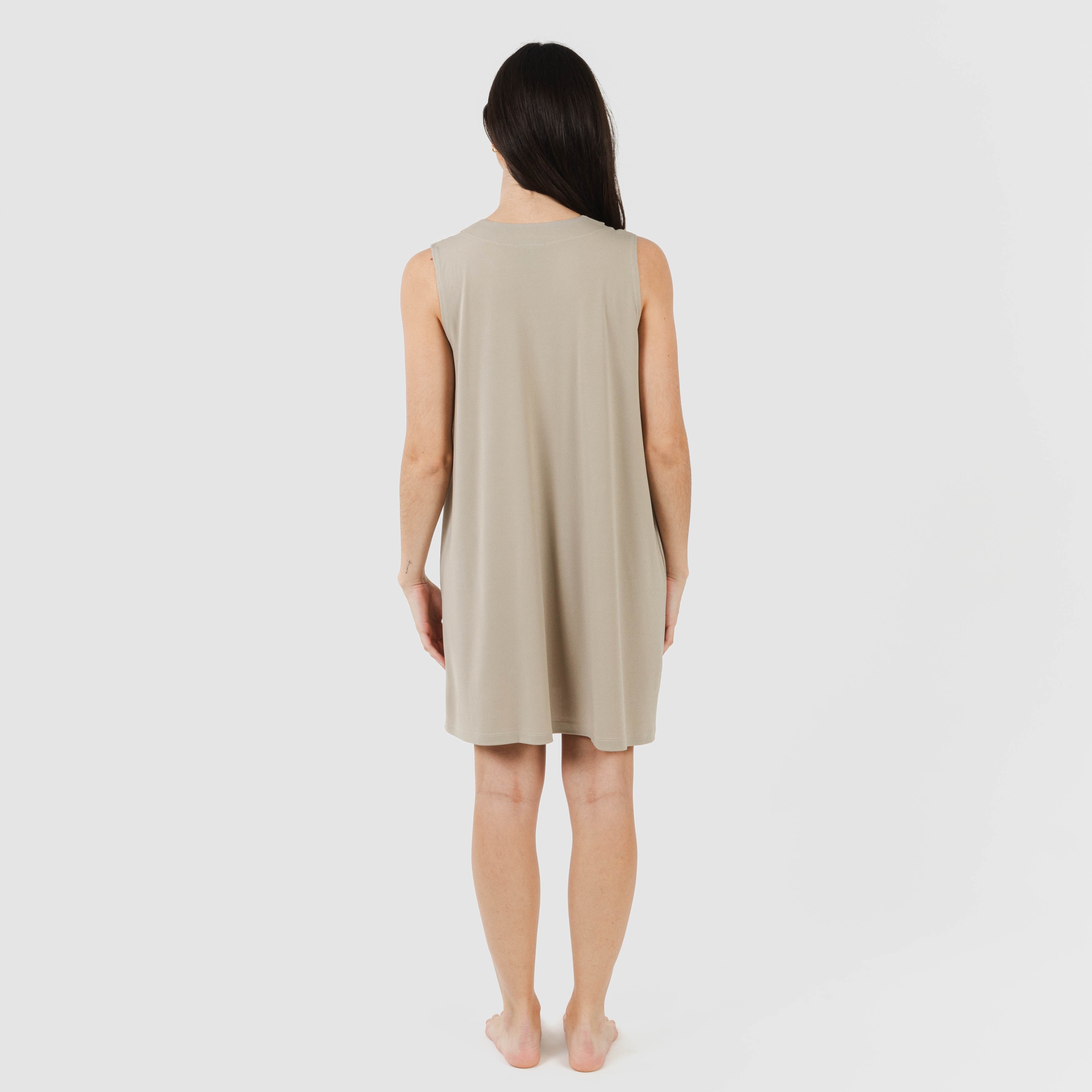 vestido curto liso de crepe