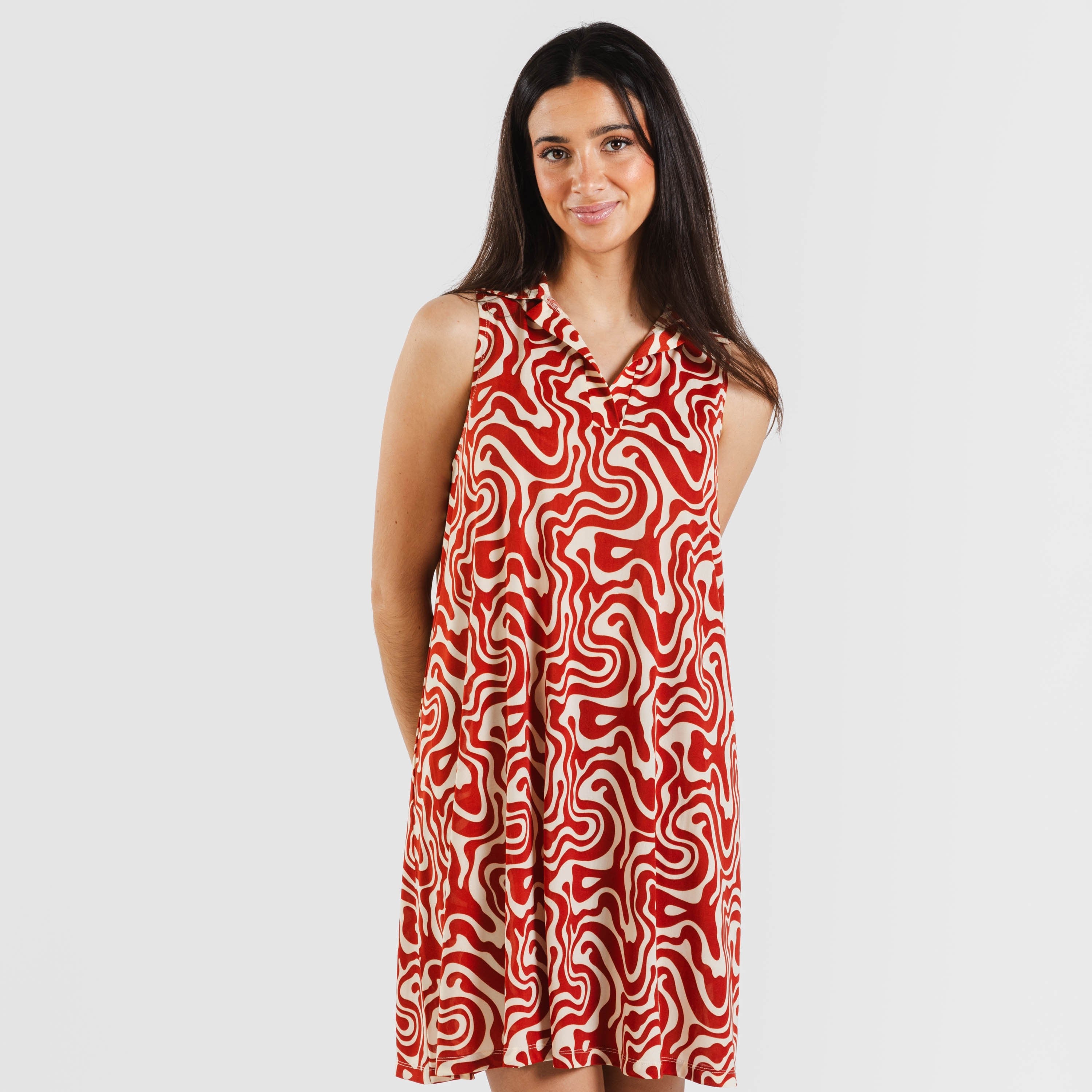 Vestido curto com gola e lapela suaves, cor terracota Iratia