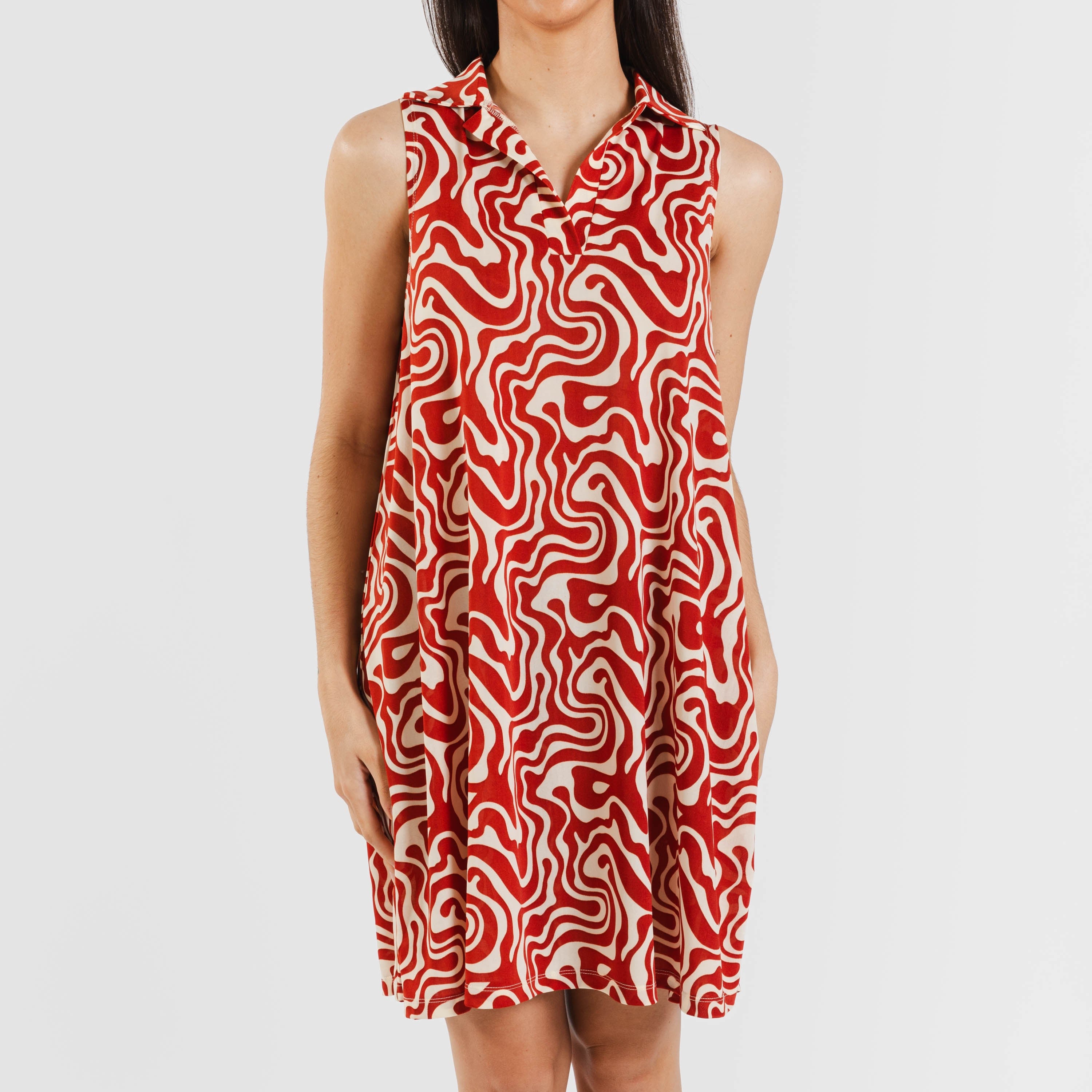 Vestido curto com gola e lapela suaves, cor terracota Iratia