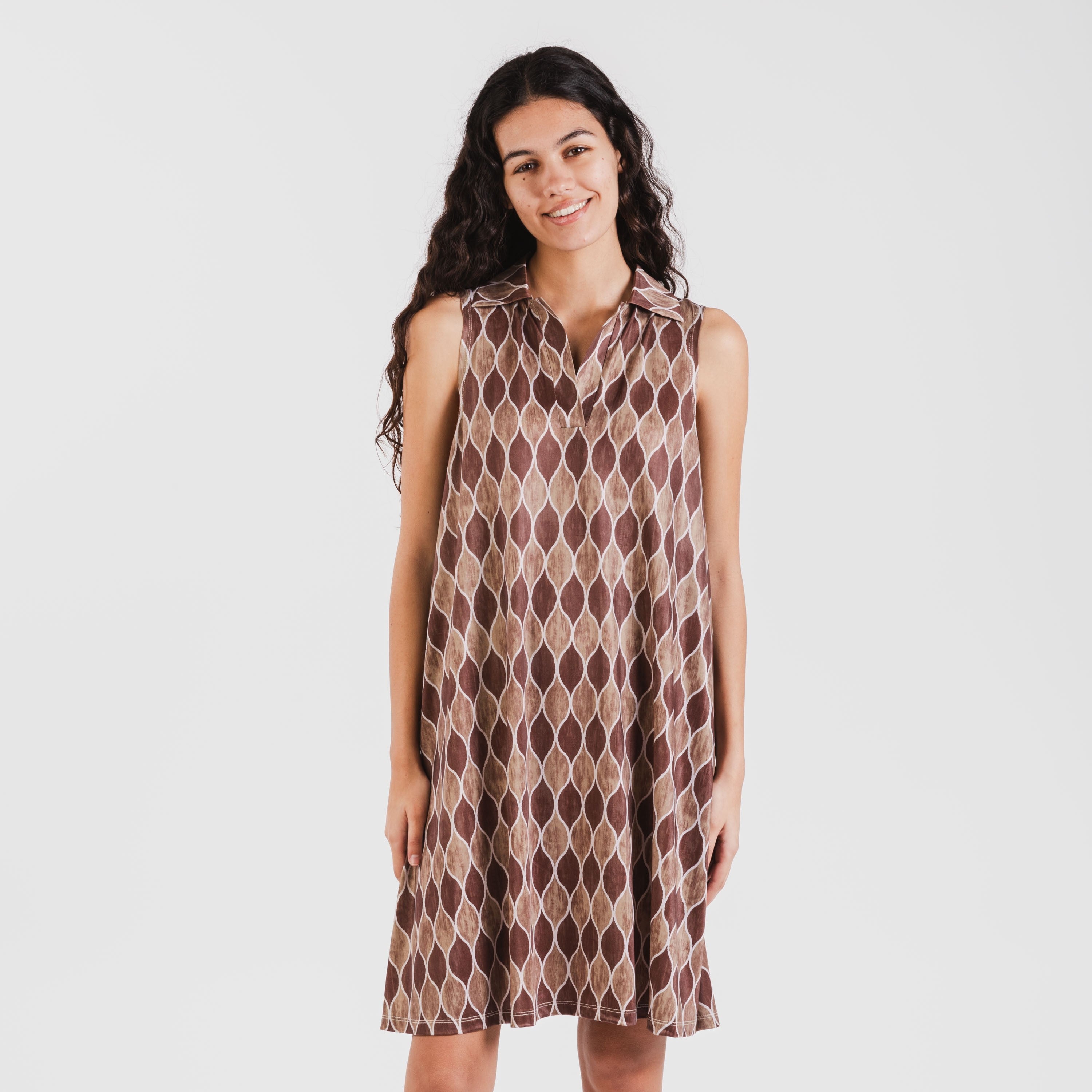 Vestido curto com gola e lapela suaves, Carlota marrom