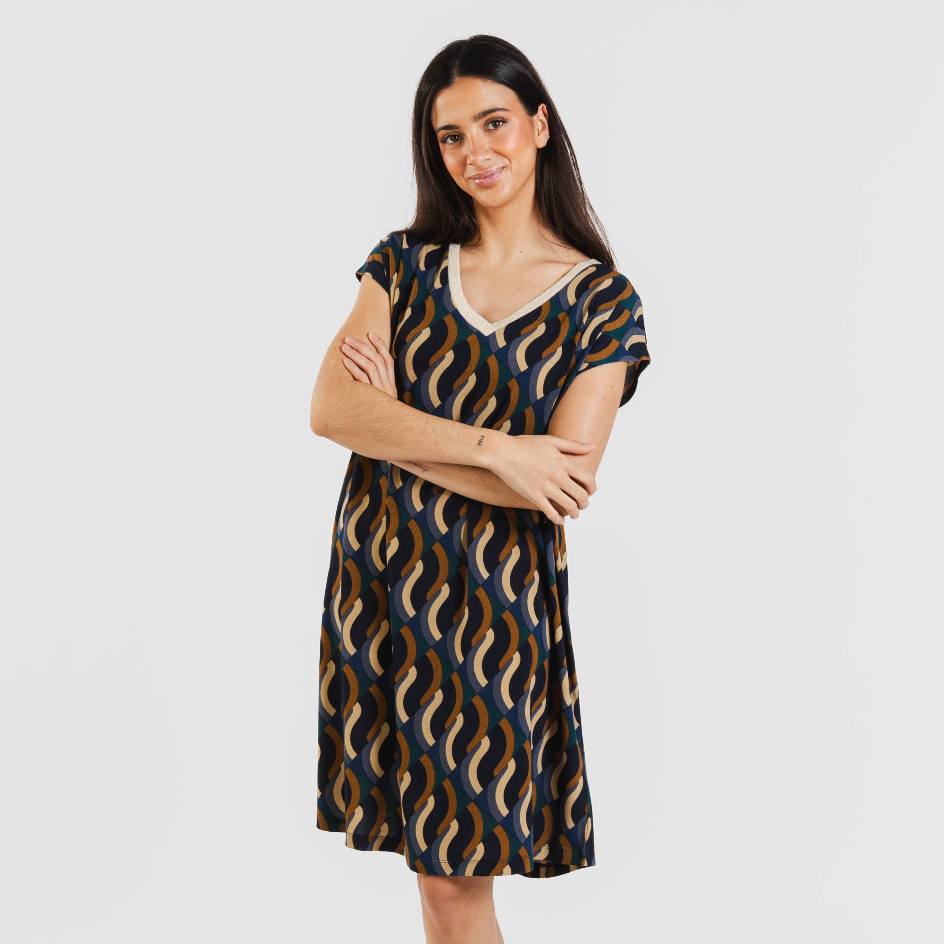 Vestido curto Roser em crepe com mangas fluidas