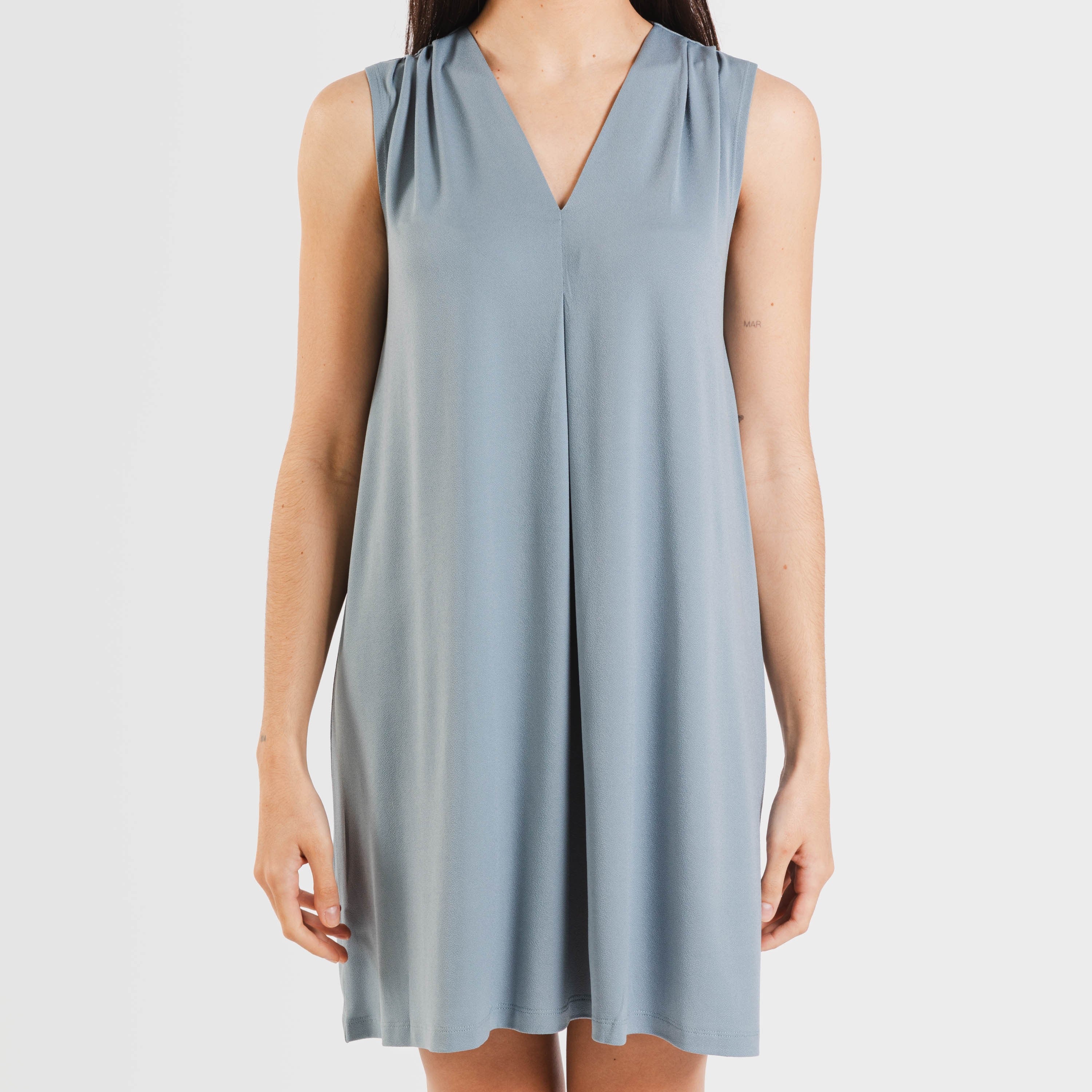 vestido curto liso de crepe