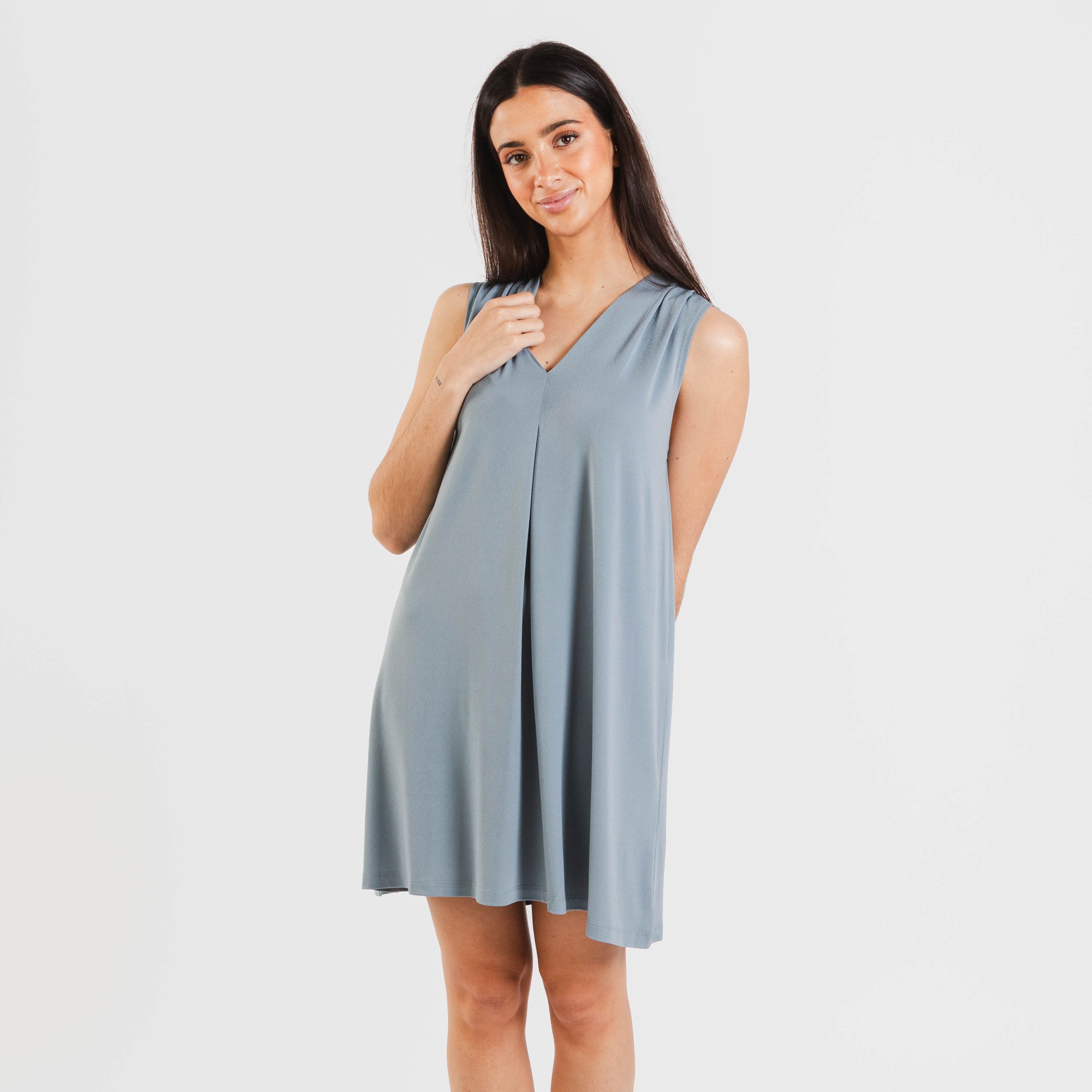 vestido curto liso de crepe