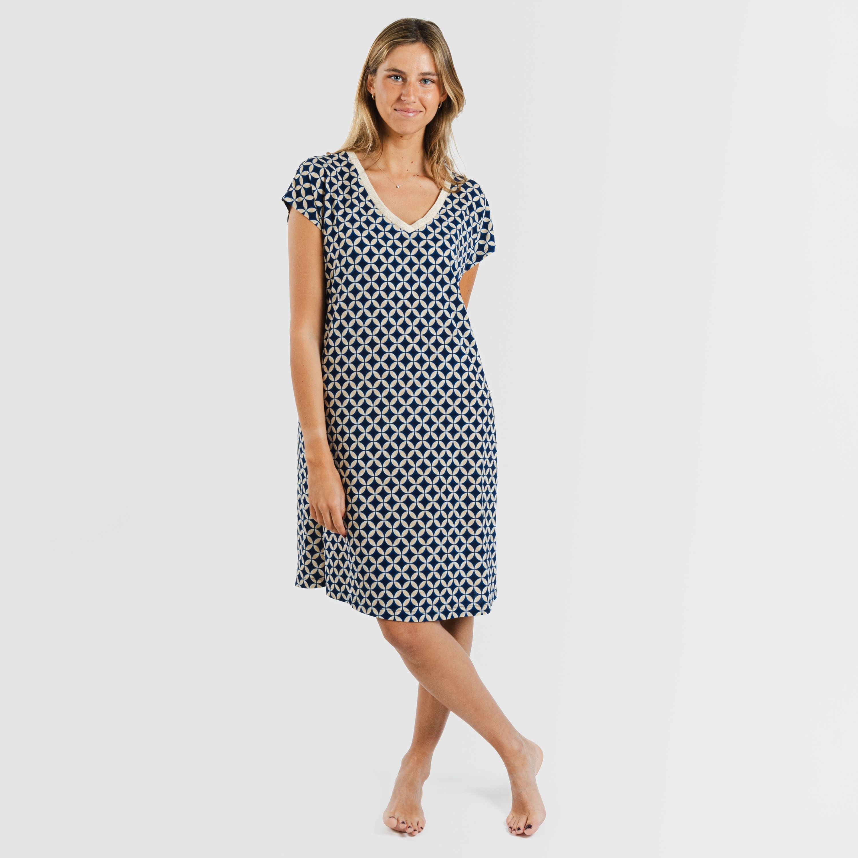 Vestido curto Ohio azul marinho em crepe com mangas fluidas