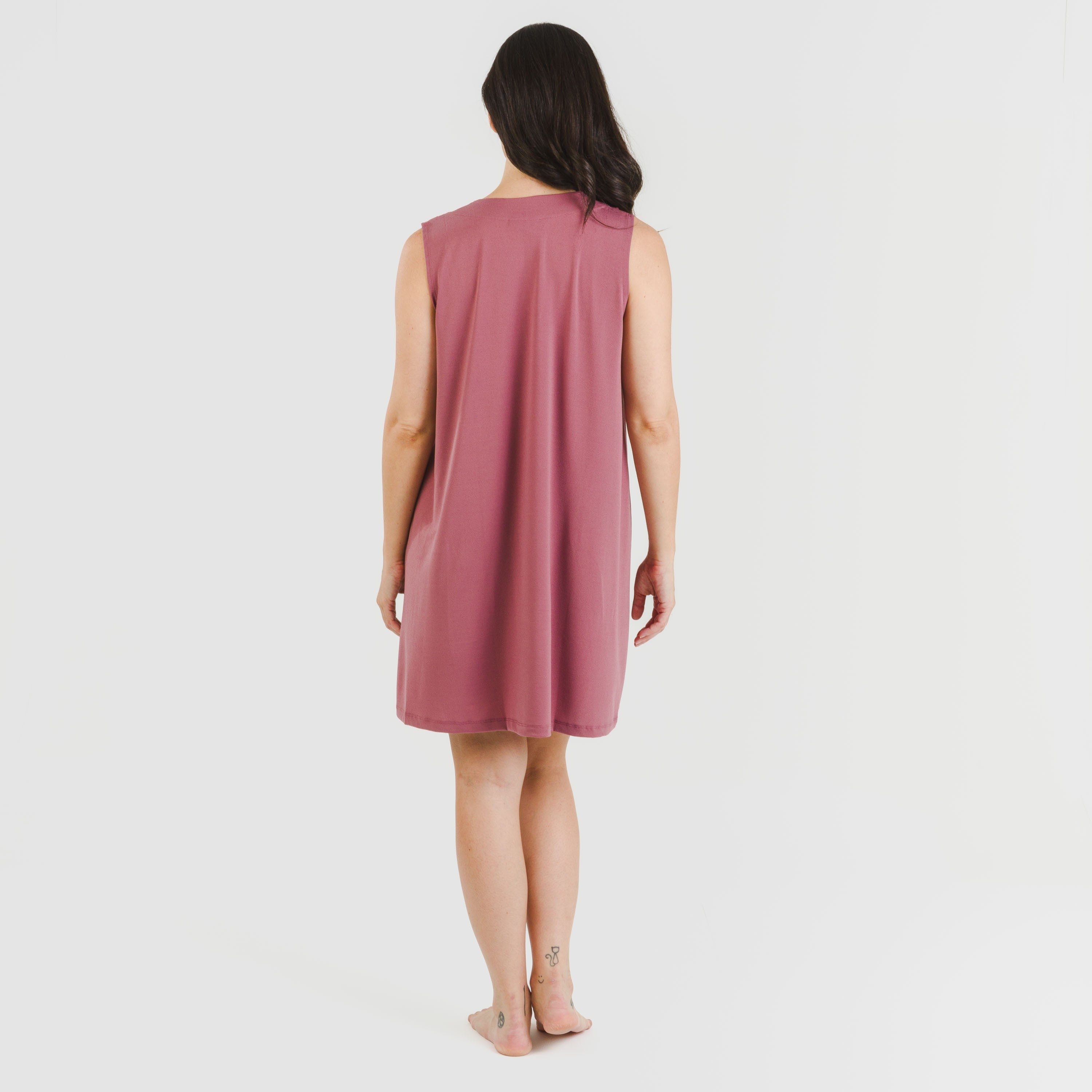 vestido curto liso de crepe