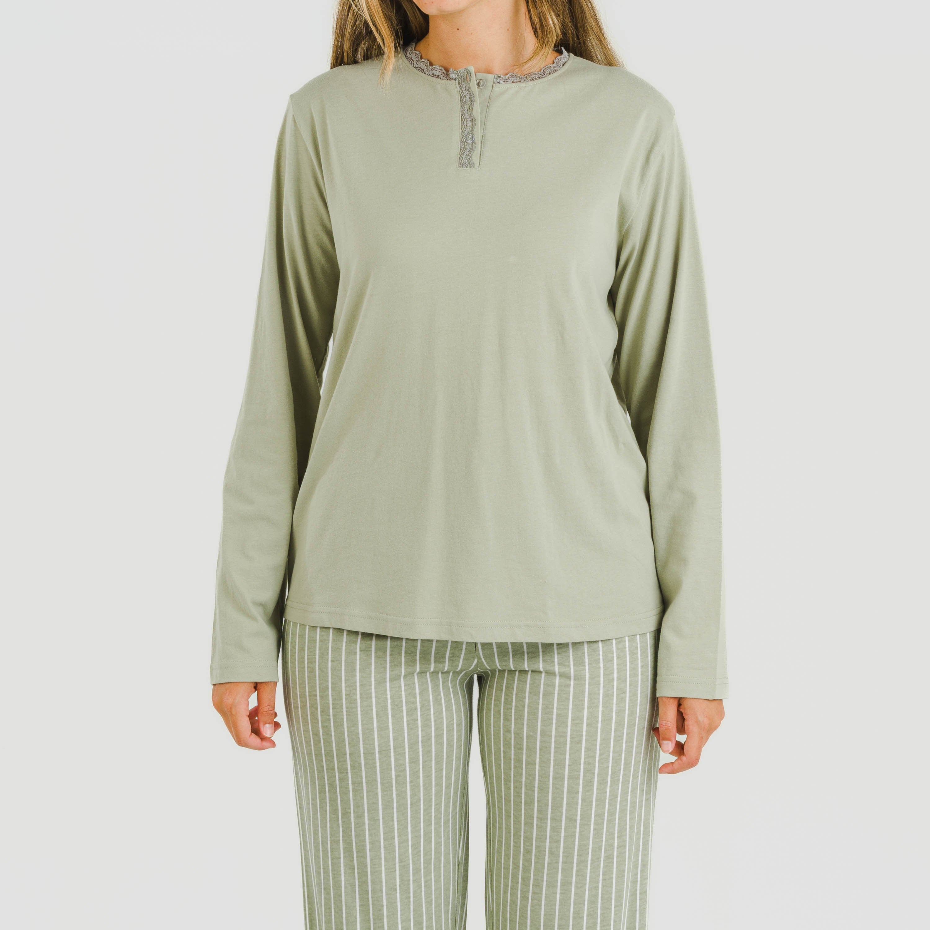 Pijama comprido listrado verde Beatrice em algodão para caça.