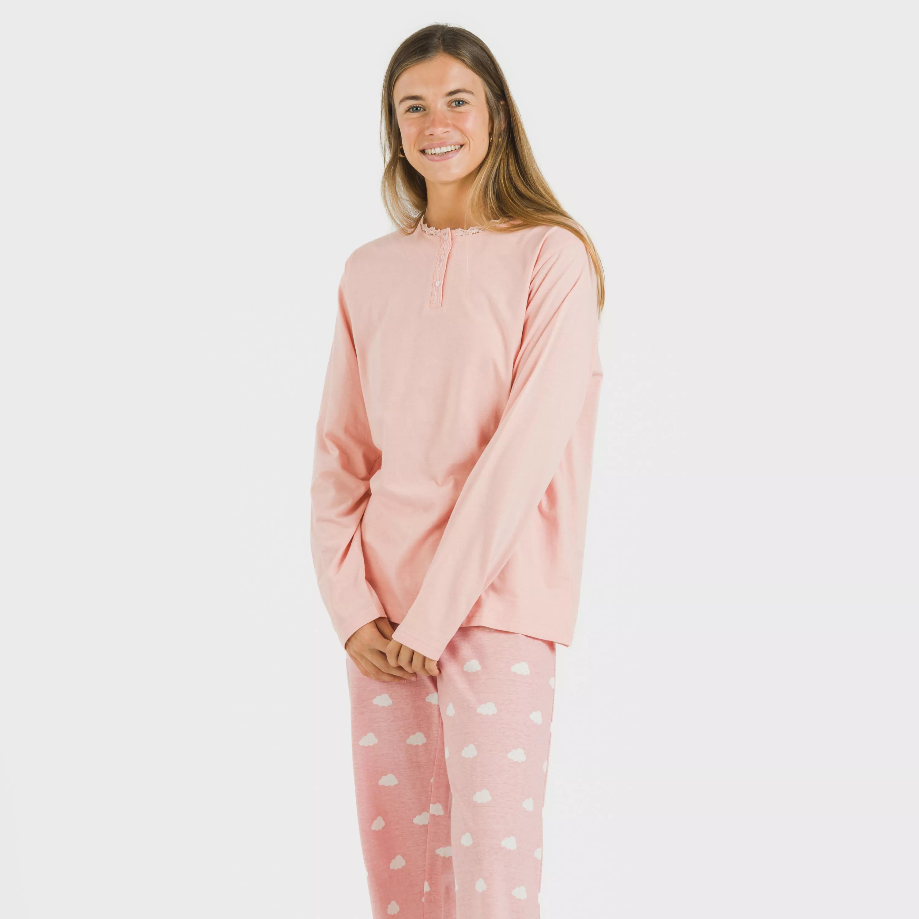 Pijama comprido de algodão. Nuvenzinha rosa.