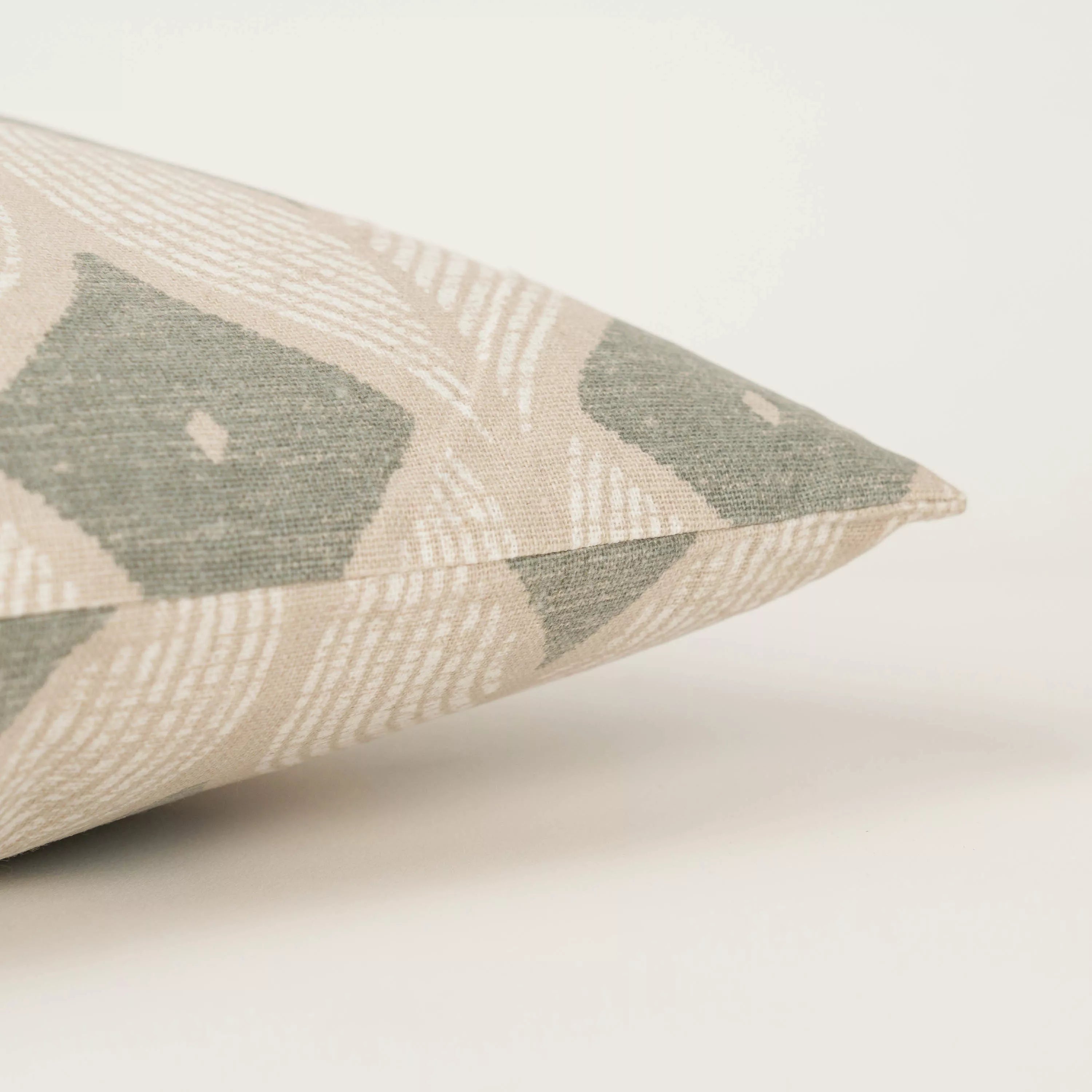 Cojín cuadrante antimanchas Cabot liso 50x50 - funda + relleno