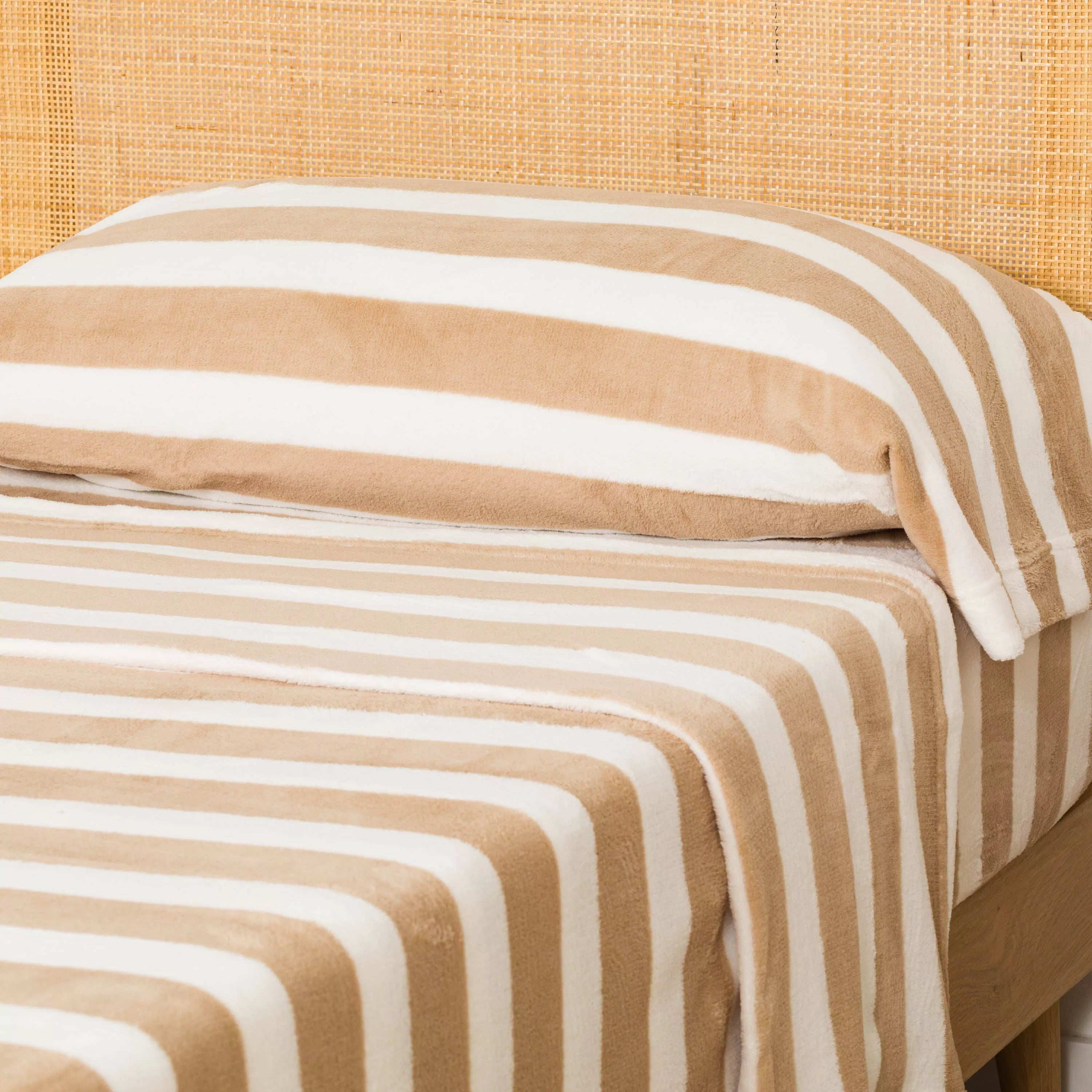 Jogo de lençóis de coral fleece Raya Vinia na cor areia