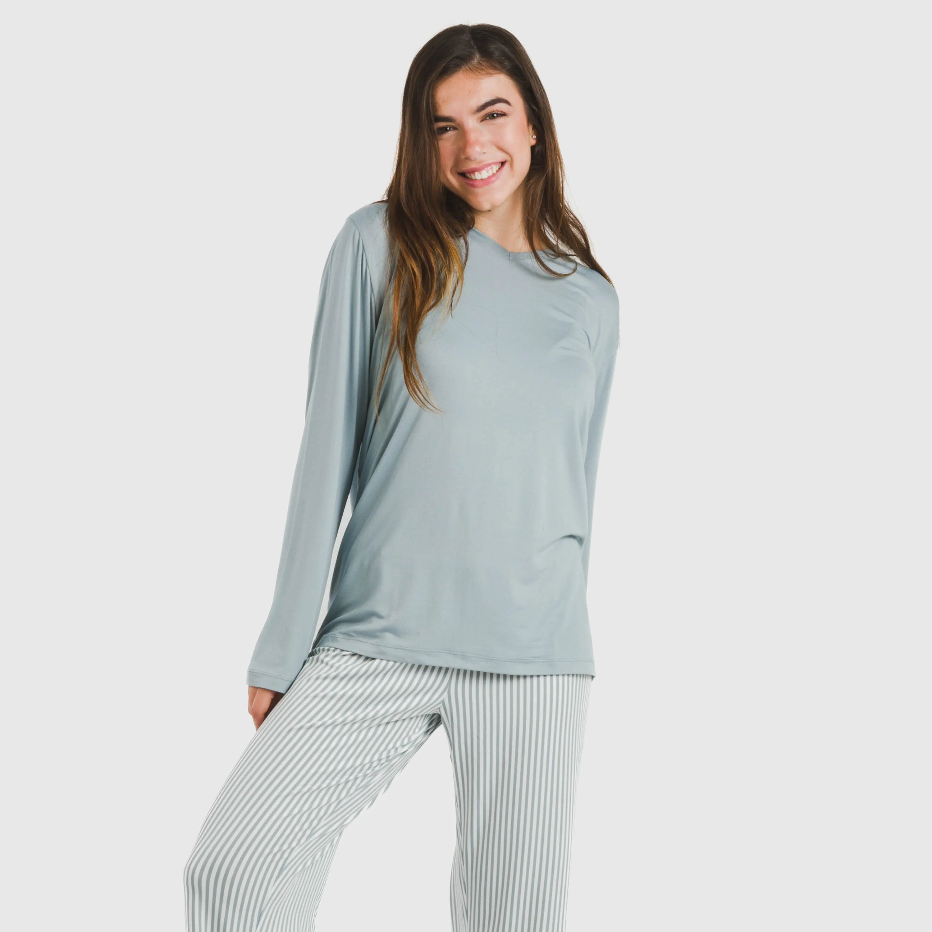 Pijama feminino longo e macio, com listras Kodac índigo.