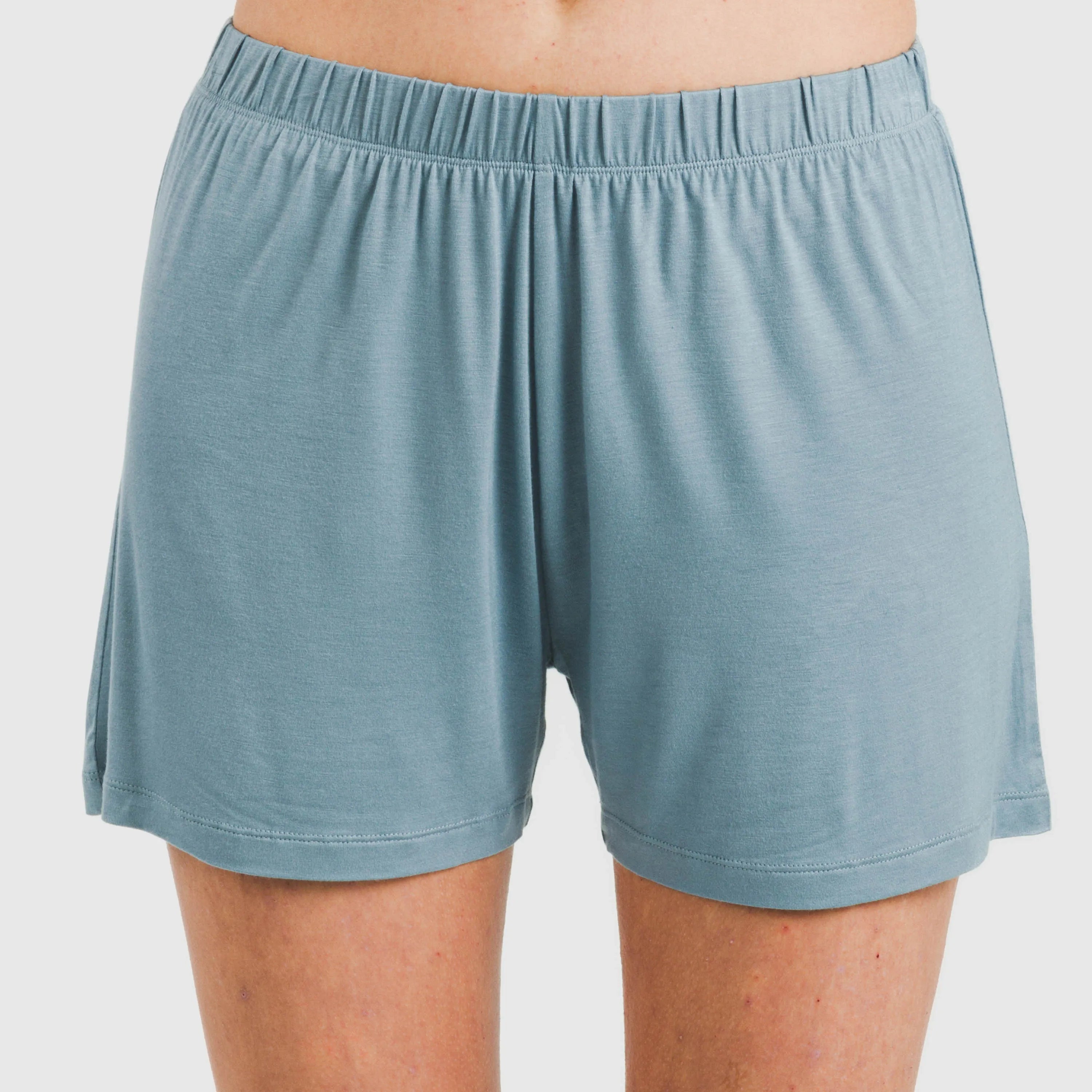 Pijama feminino liso de viscose com suspensórios