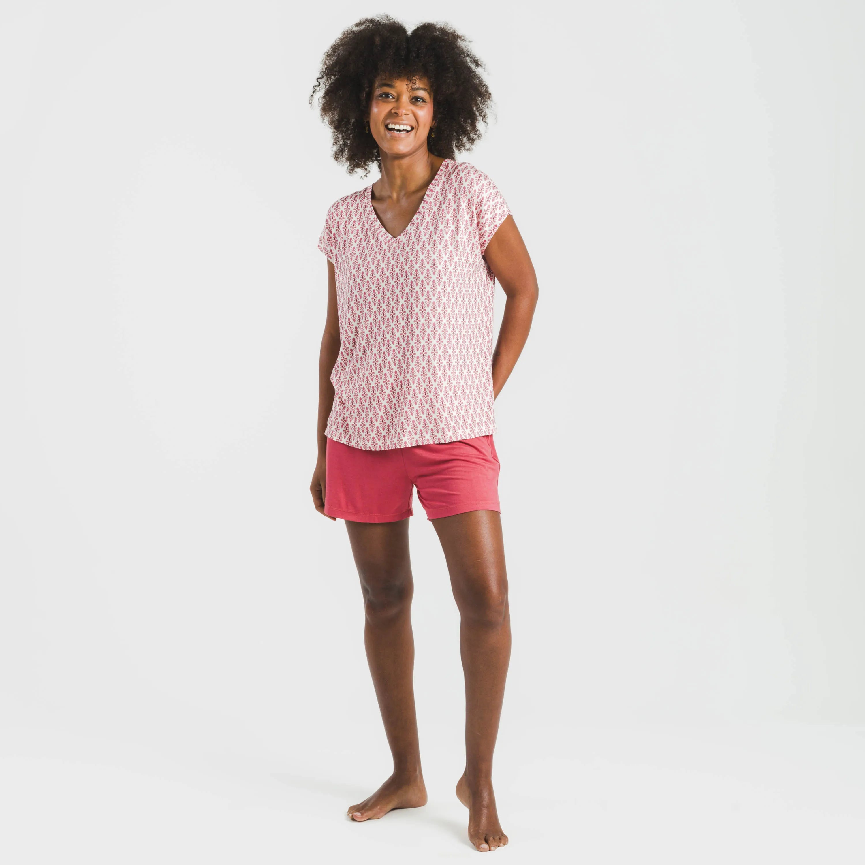 Pijama feminino de viscose de manga curta, estilo sérvio, cor marsala.