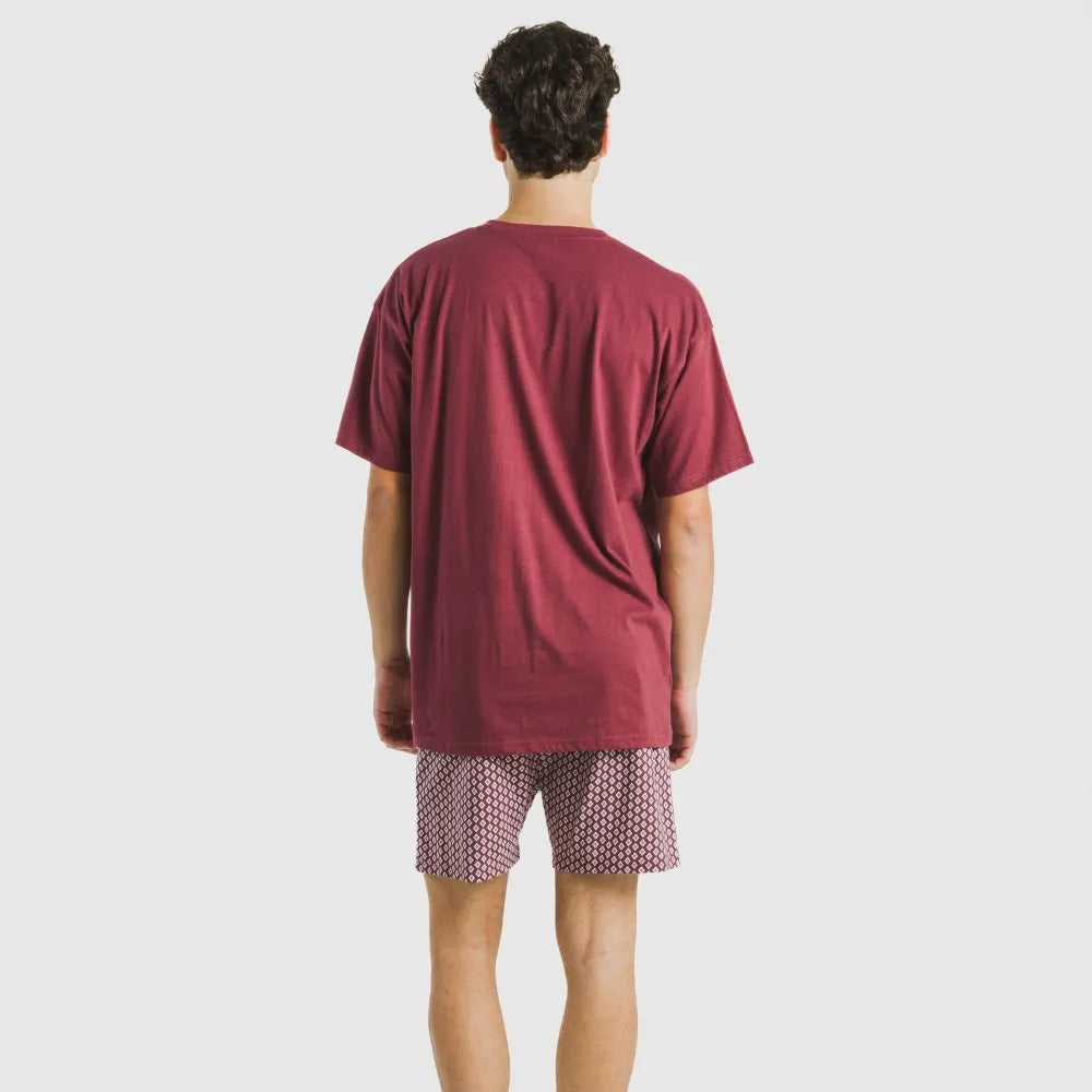 Pijama curto masculino de algodão na cor bordô, estilo ousado.