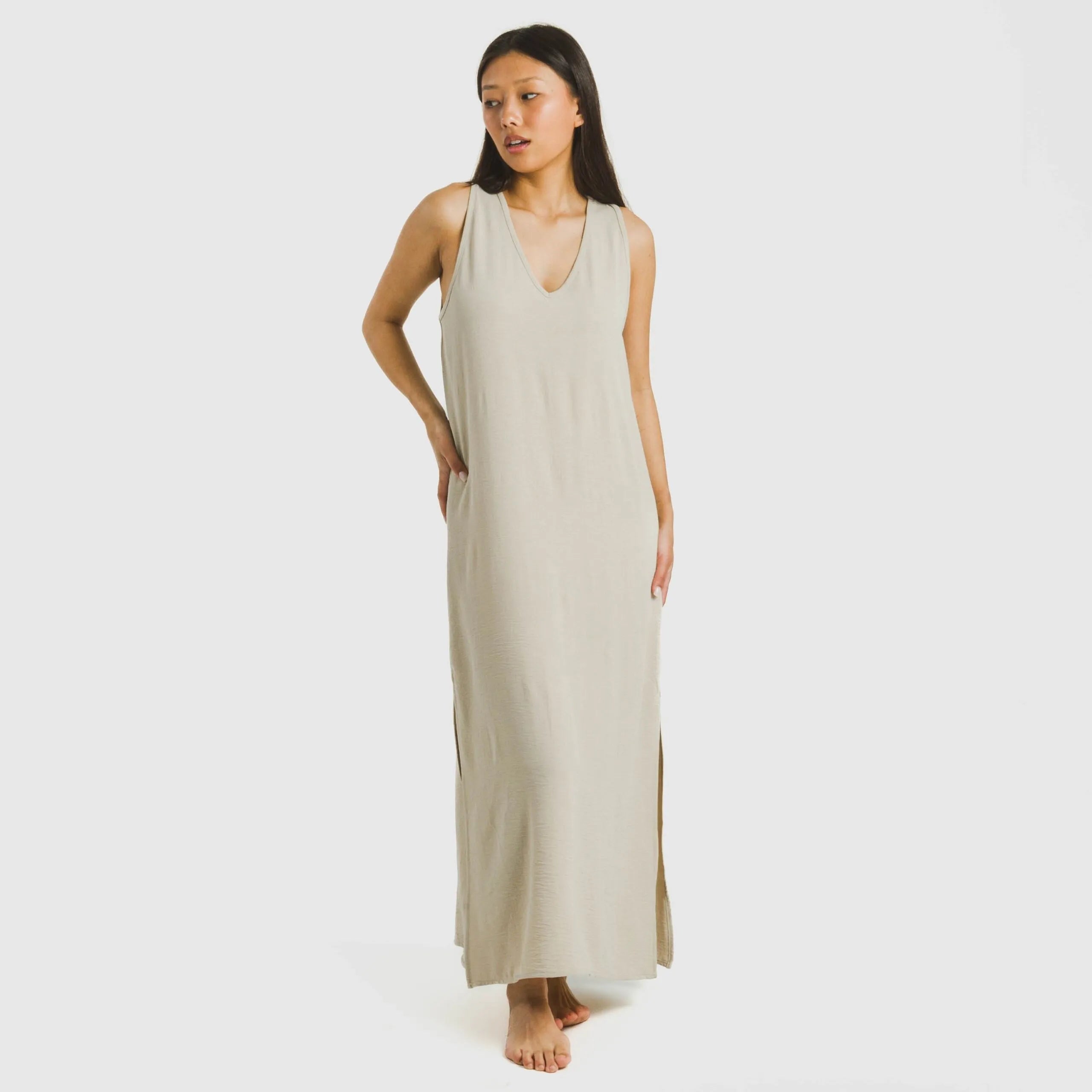 Vestido longo de alças finas em musselina de algodão lisa.