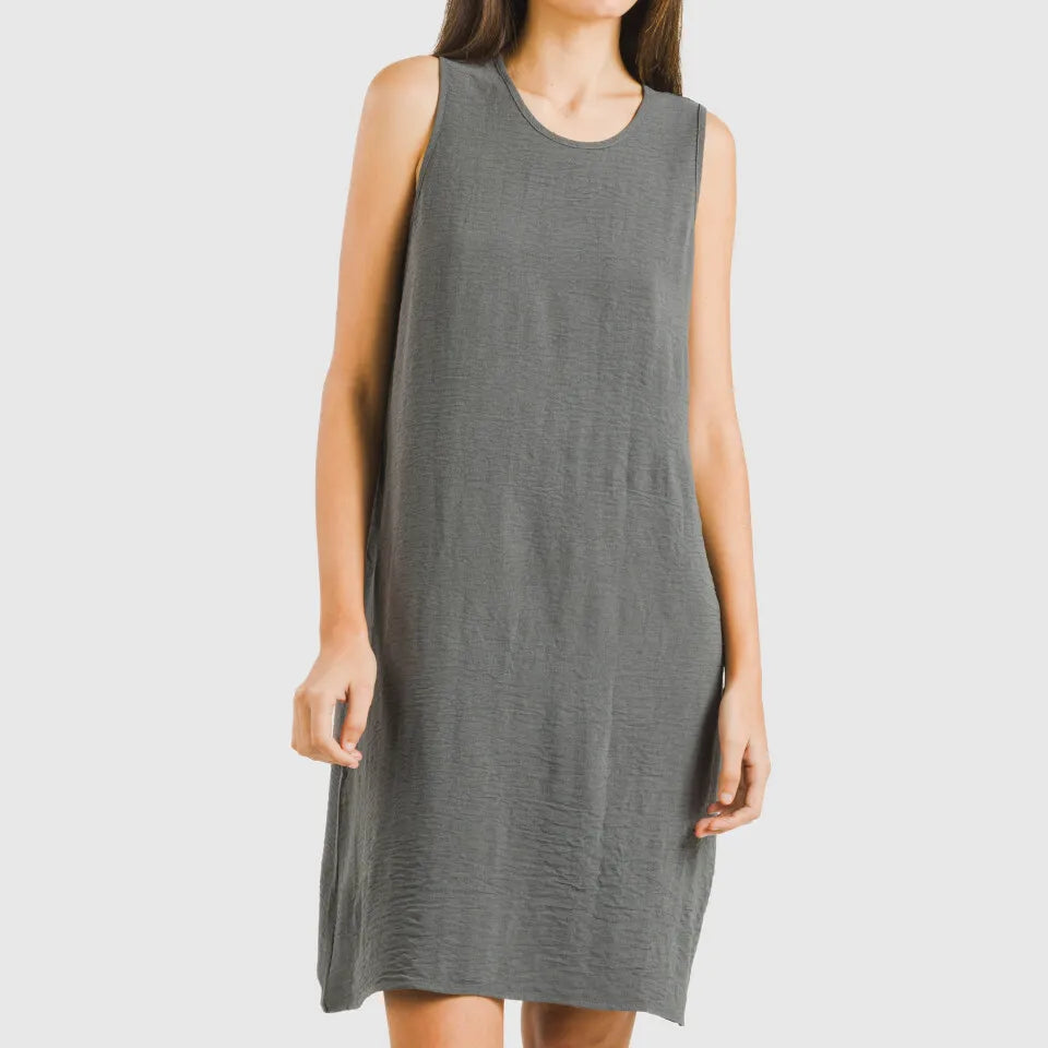 Vestido curto com alças, em musselina de algodão lisa.