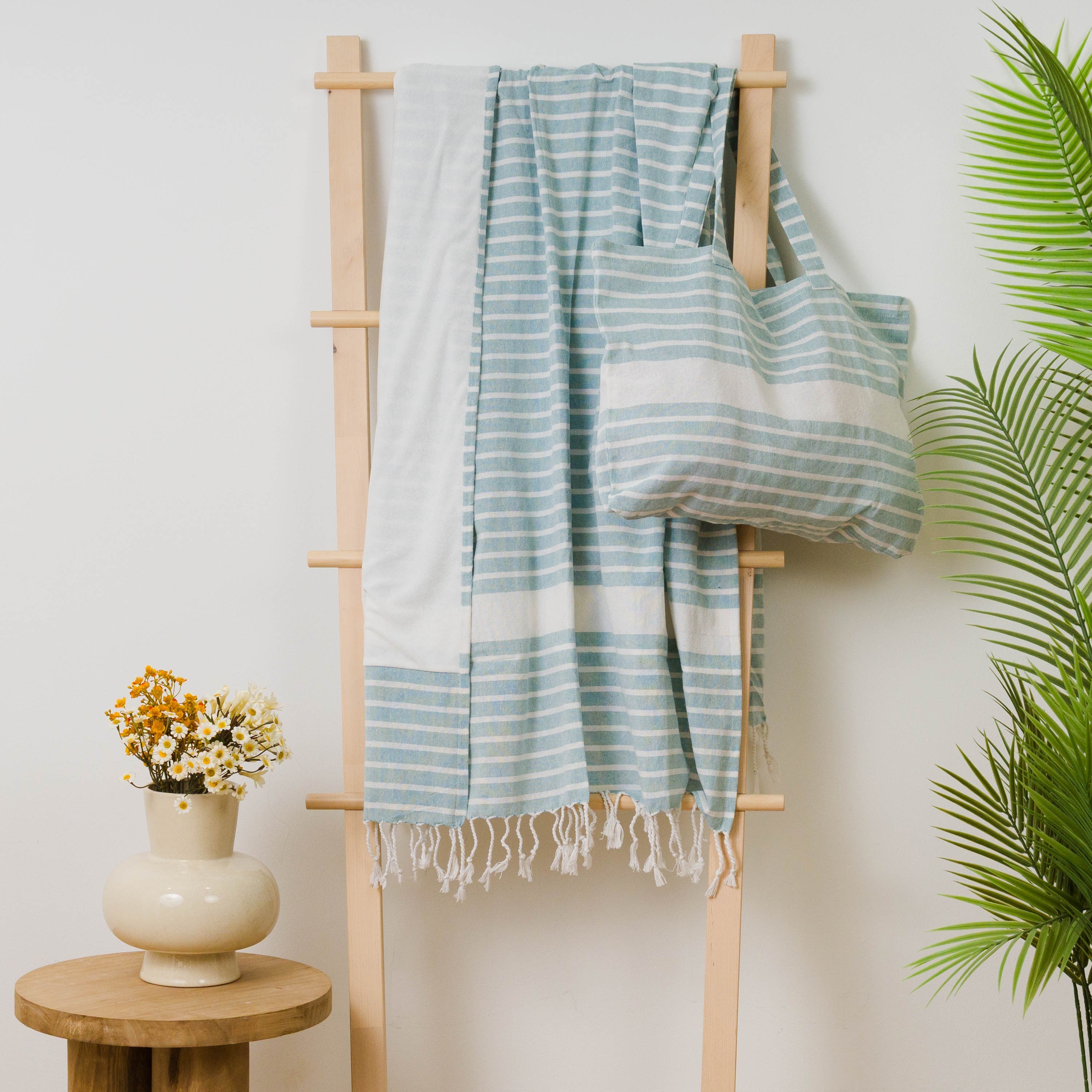 Conjunto de toalha pareô + bolsa de algodão listrada