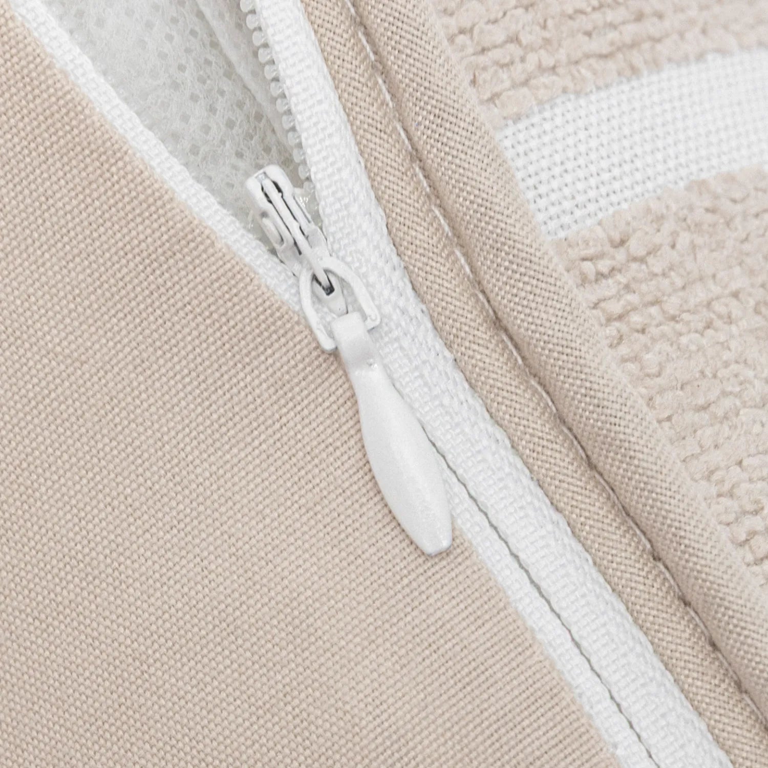 Almofada quadrada Sunnies em chenille jacquard cor taupe - capa + enchimento