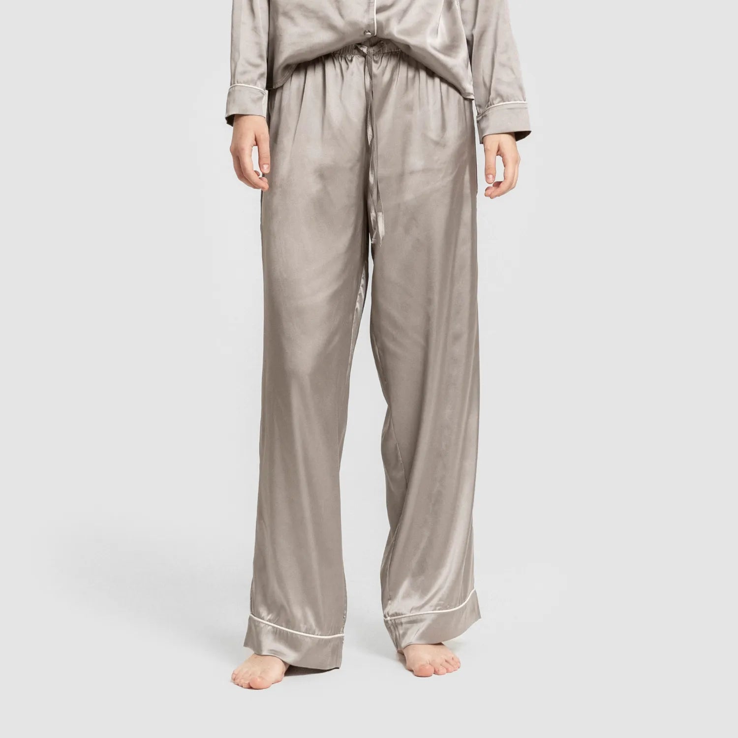 Pijama longo de cetim feminino sexta-feira