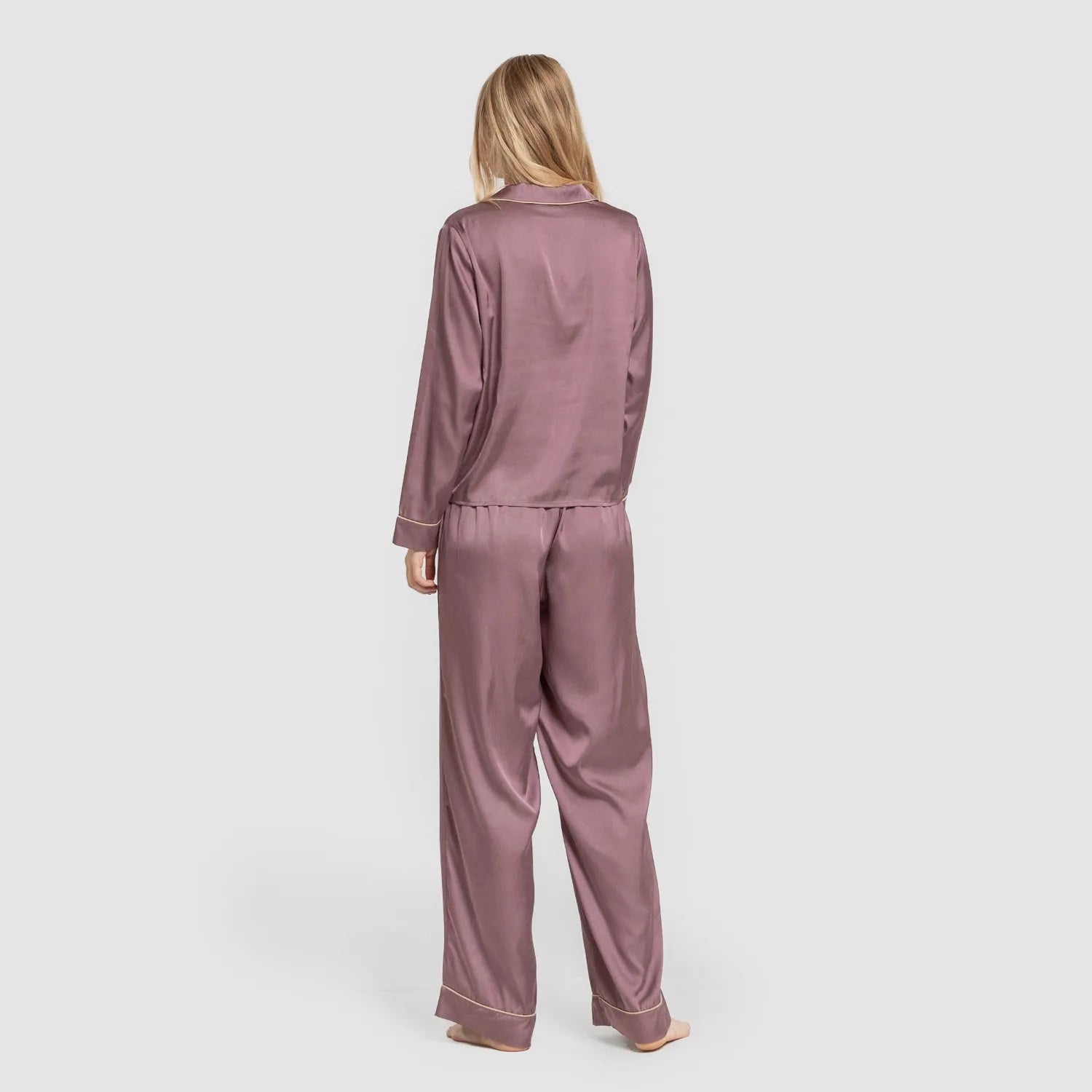 Pijama longo de cetim feminino sexta-feira