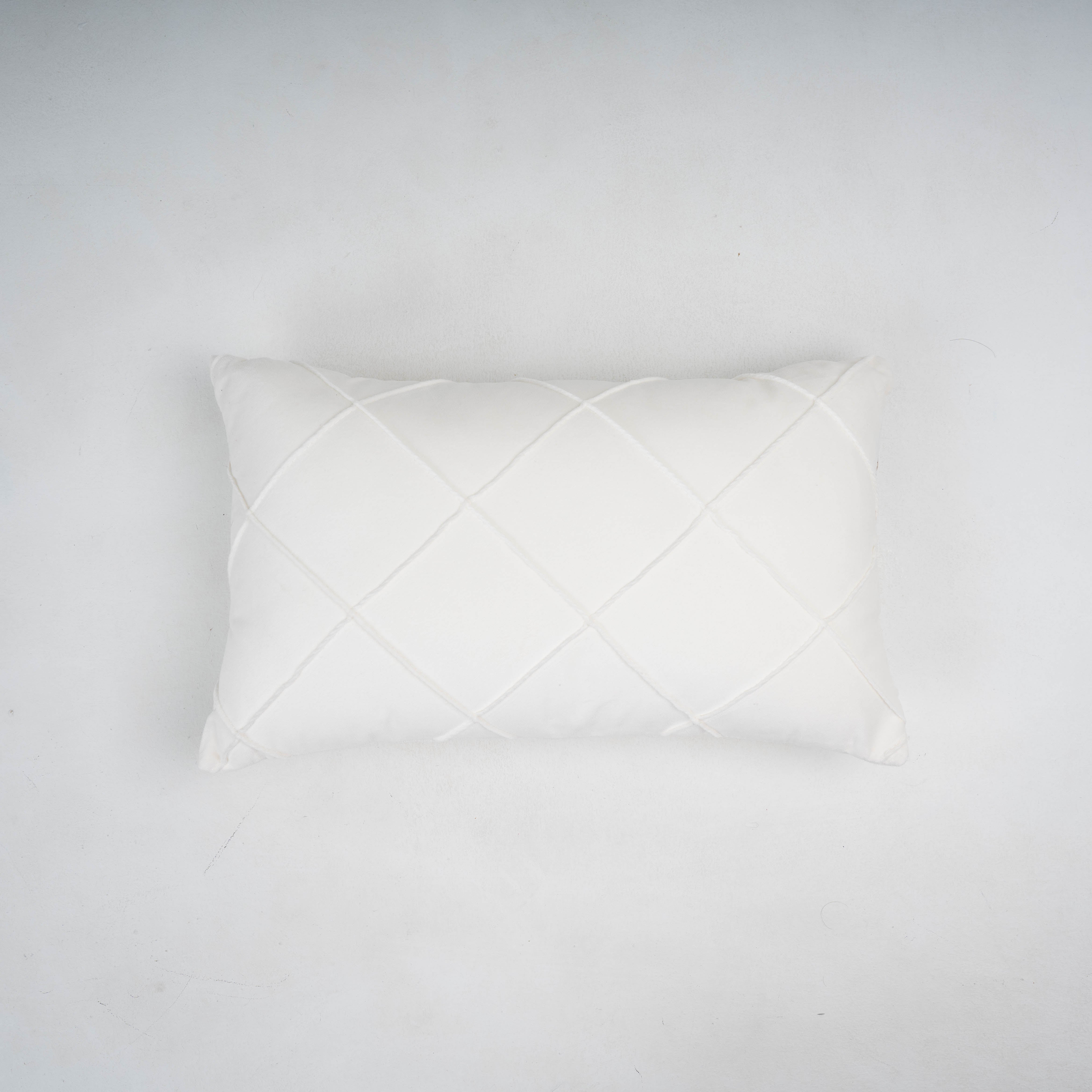 Almofada retangular 30x50 cm em veludo de algodão branco com estampa de diamante - capa + enchimento
