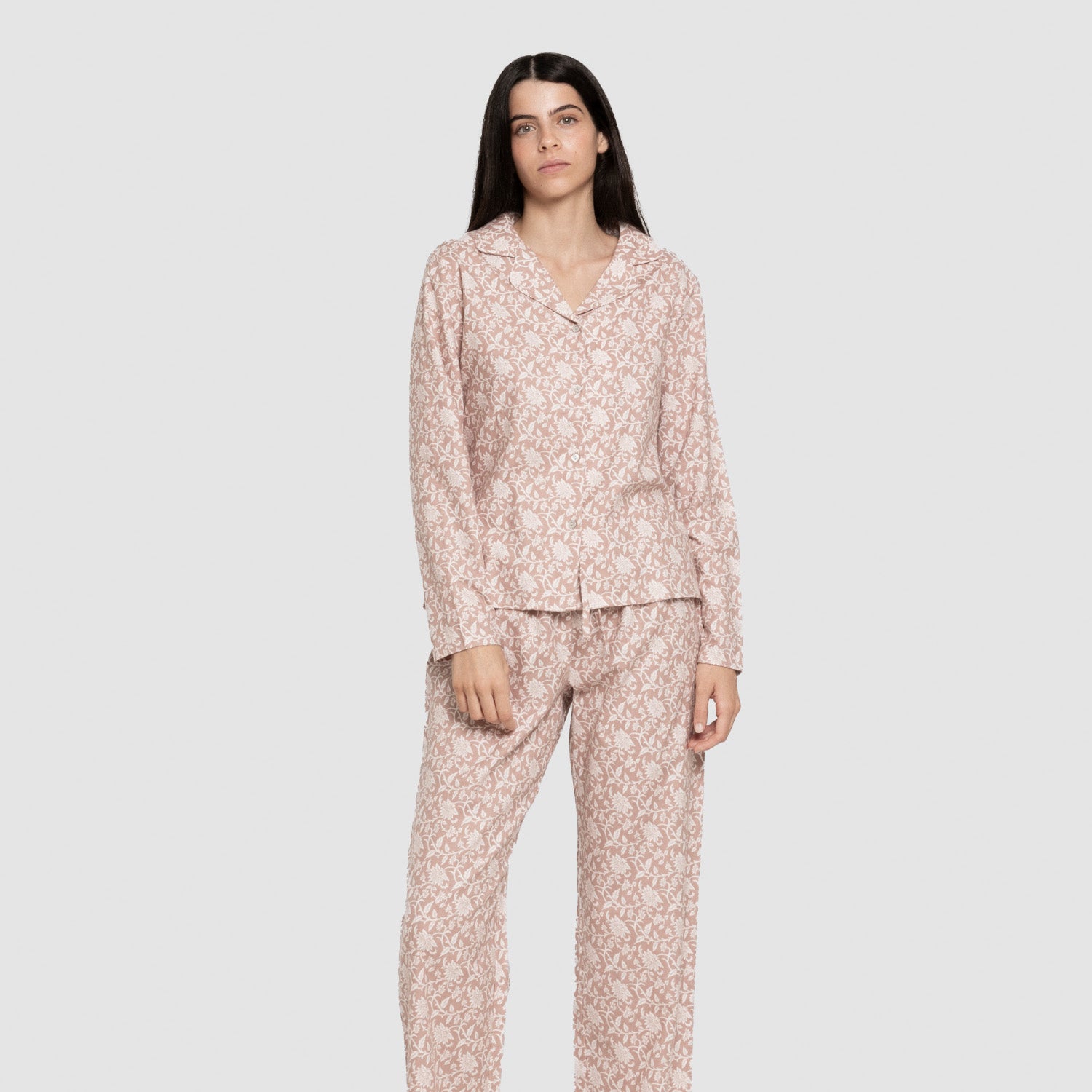 Pijama feminino Amira de flanela com mangas compridas, estilo camisa rosa.