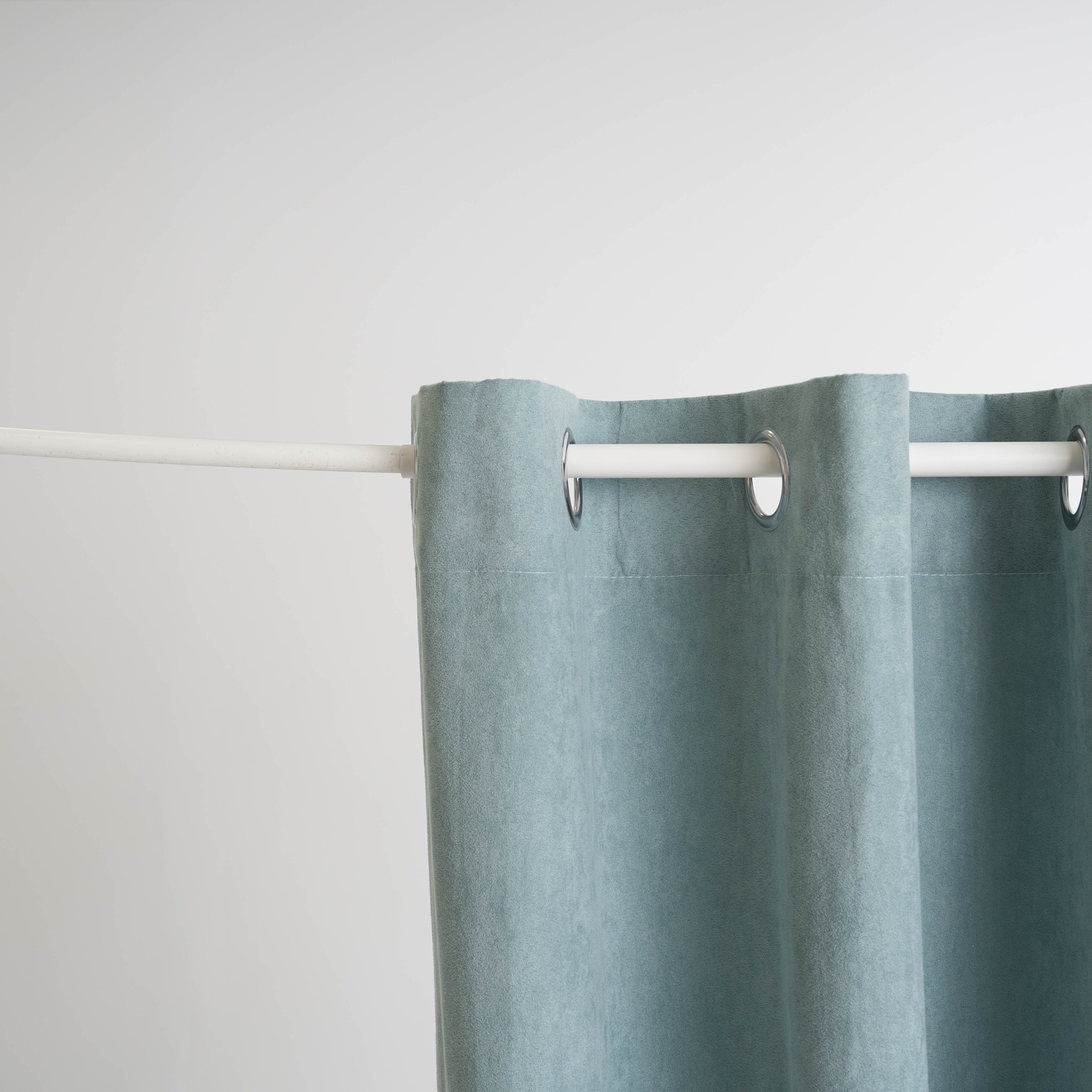 Crianças de Cortina Ante Verde