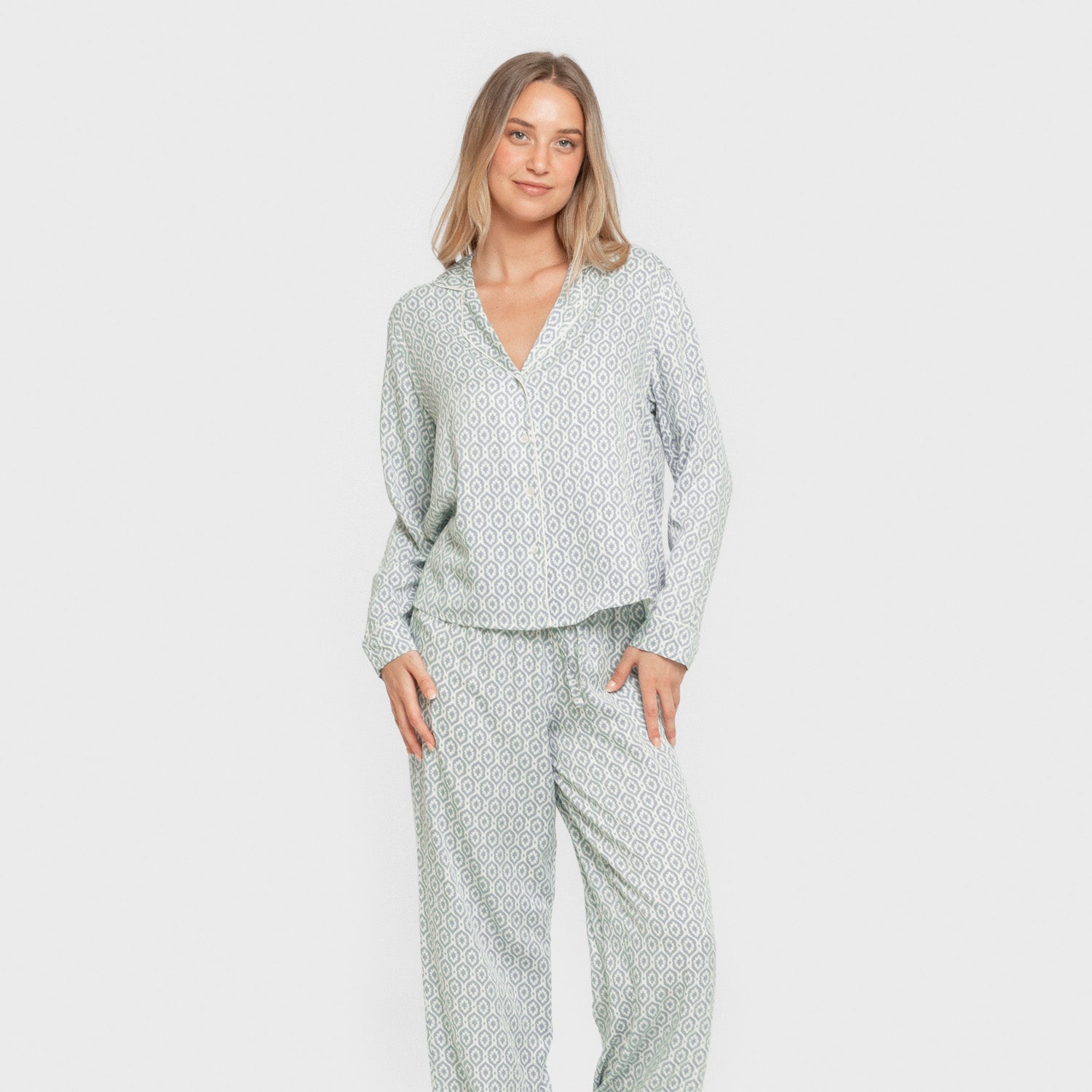 Pijama feminino de manga comprida em viscose cor orquídea-água