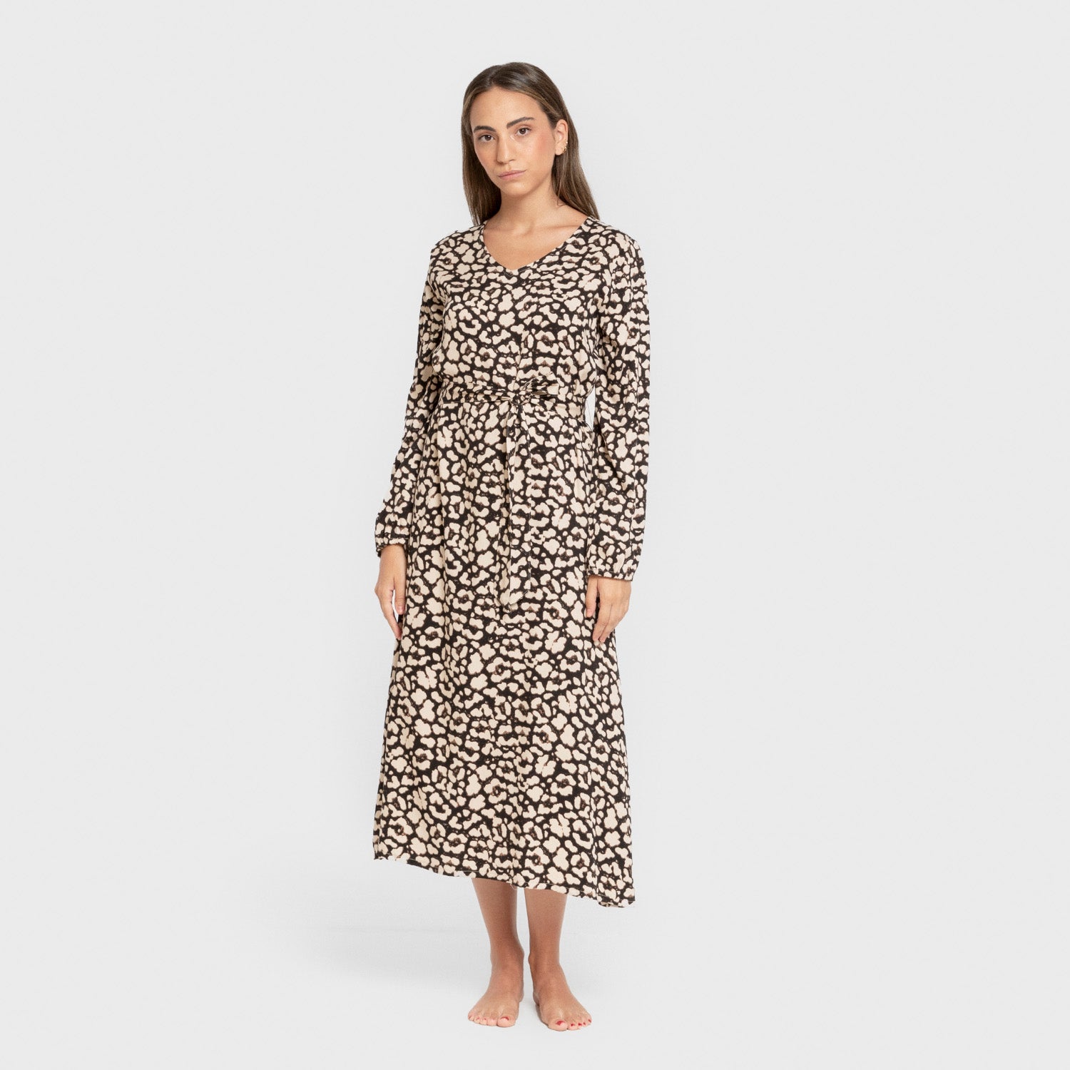 Vestido midi preto de viscose com mangas compridas em V da Vitamin.