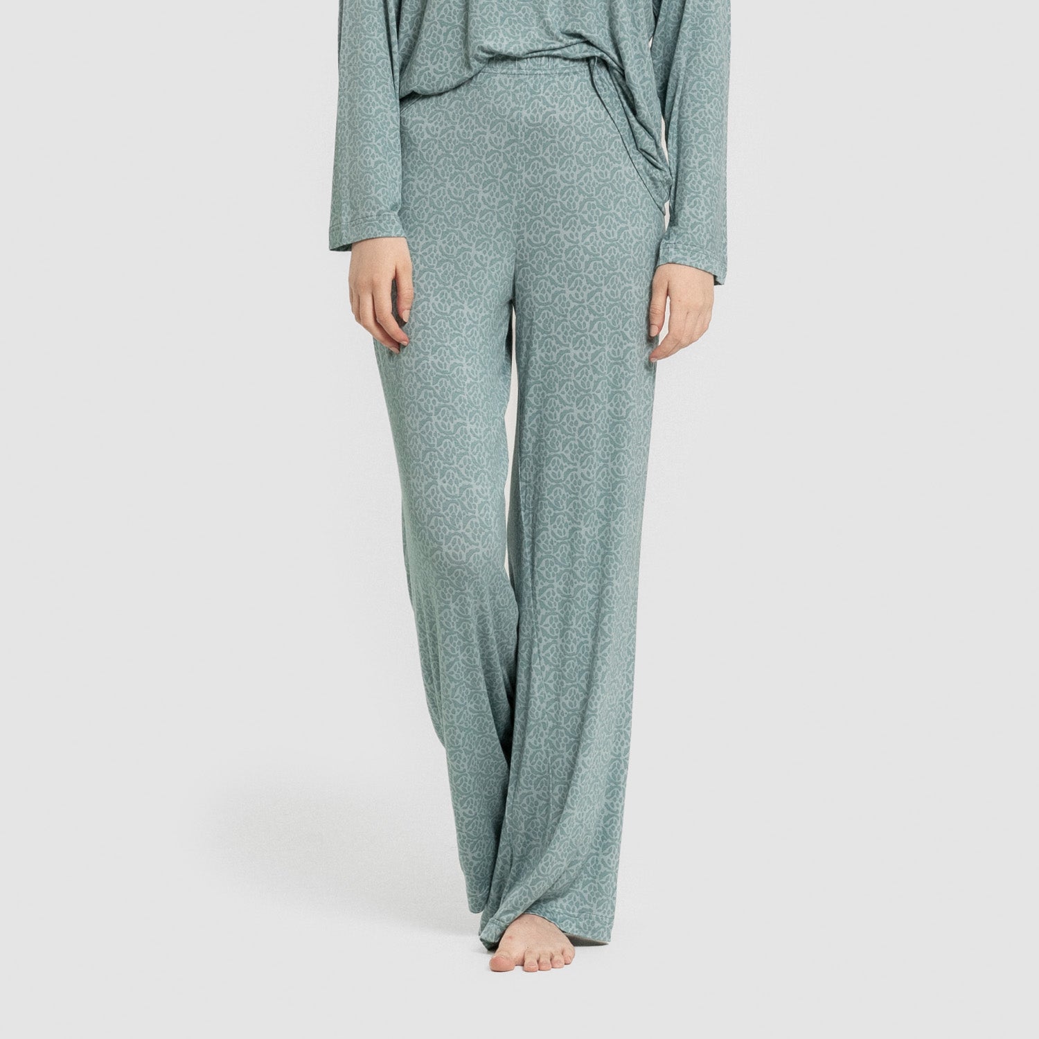 Pijama longo feminino Virgo em viscose na cor verde-água