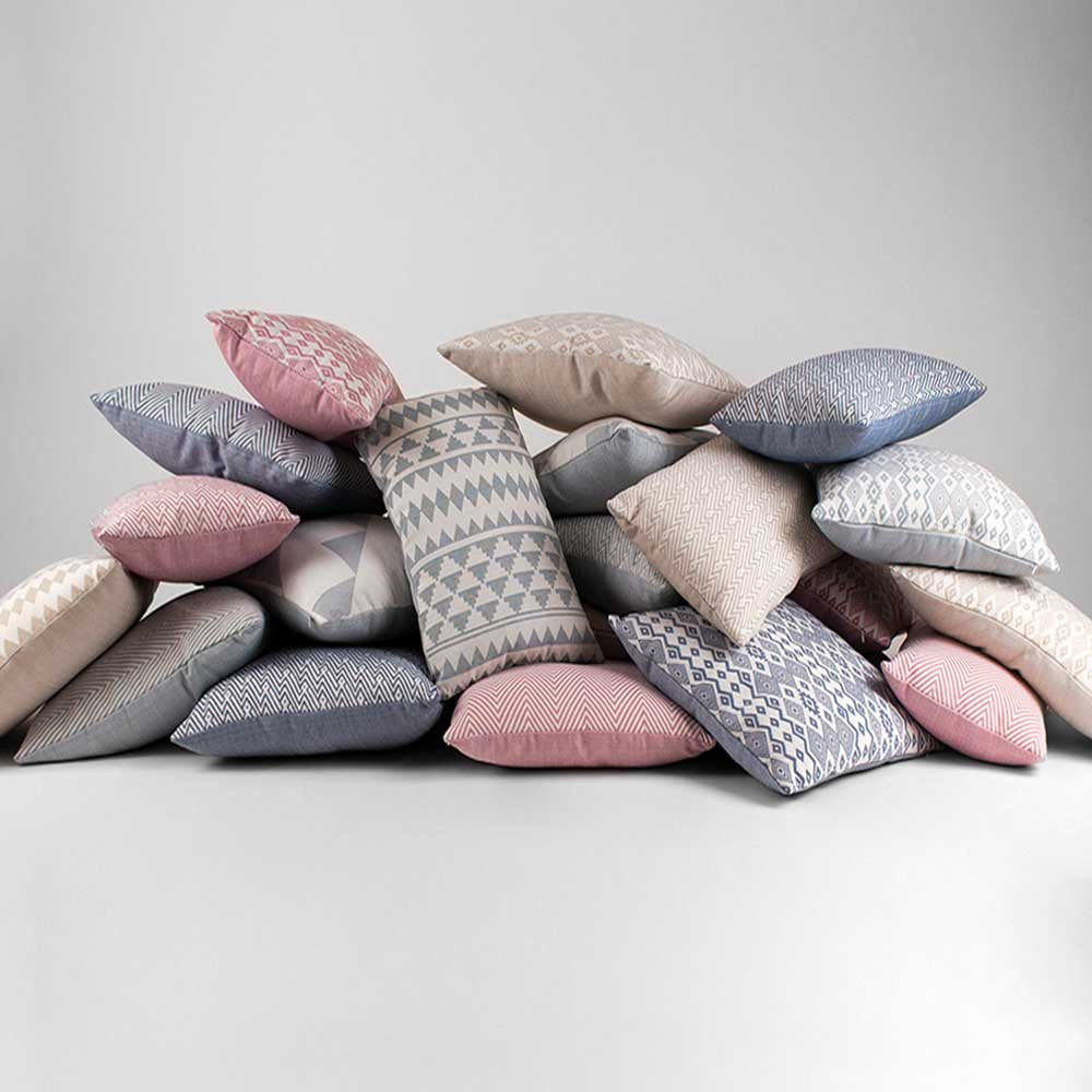 ALMOFADA JACQUARD MADRAS - CAPA + ENCHIMENTO