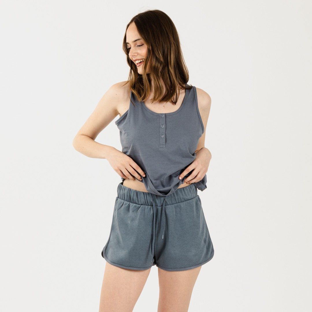 Conjunto de moletom feminino com shorts na cor índigo