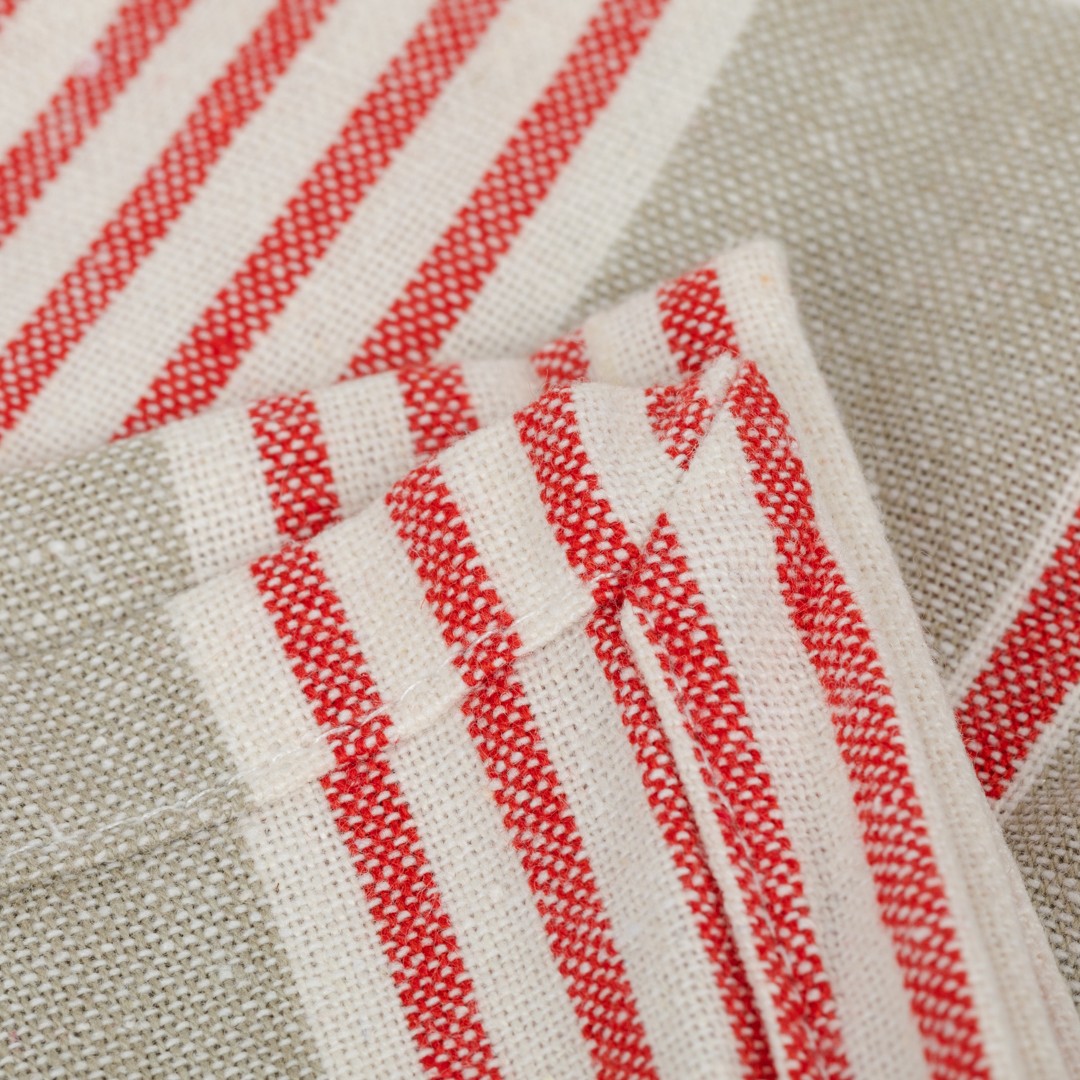 Toalha de mesa listrada vermelha