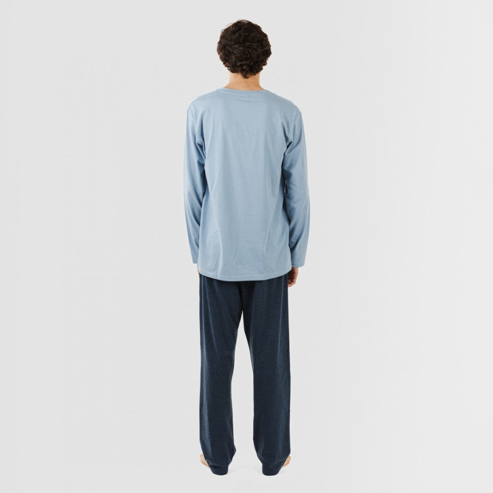 Pijama masculino comprido com botões, nas cores índigo e azul marinho.