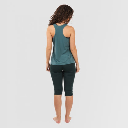 Conjunto de moletom feminino verde-garrafa com leggings curtas
