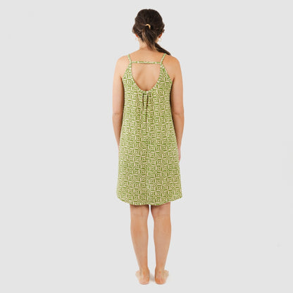Vestido corto tirantes crepe Corinto verde hierba