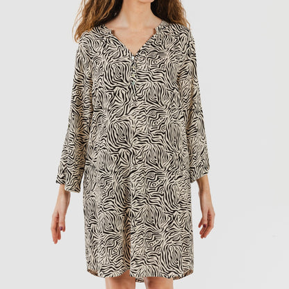 Camisola de viscose com sola bege e preta.