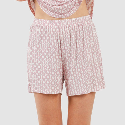 Pijama feminino Ellene de viscose com alças finas na cor rosa claro.