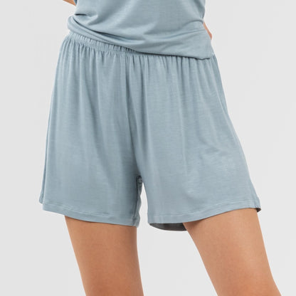 Pijama feminino liso de viscose com suspensórios