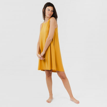 Vestido curto de crepe com alças