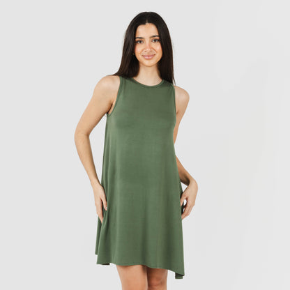 Vestido curto com alças, em viscose lisa.